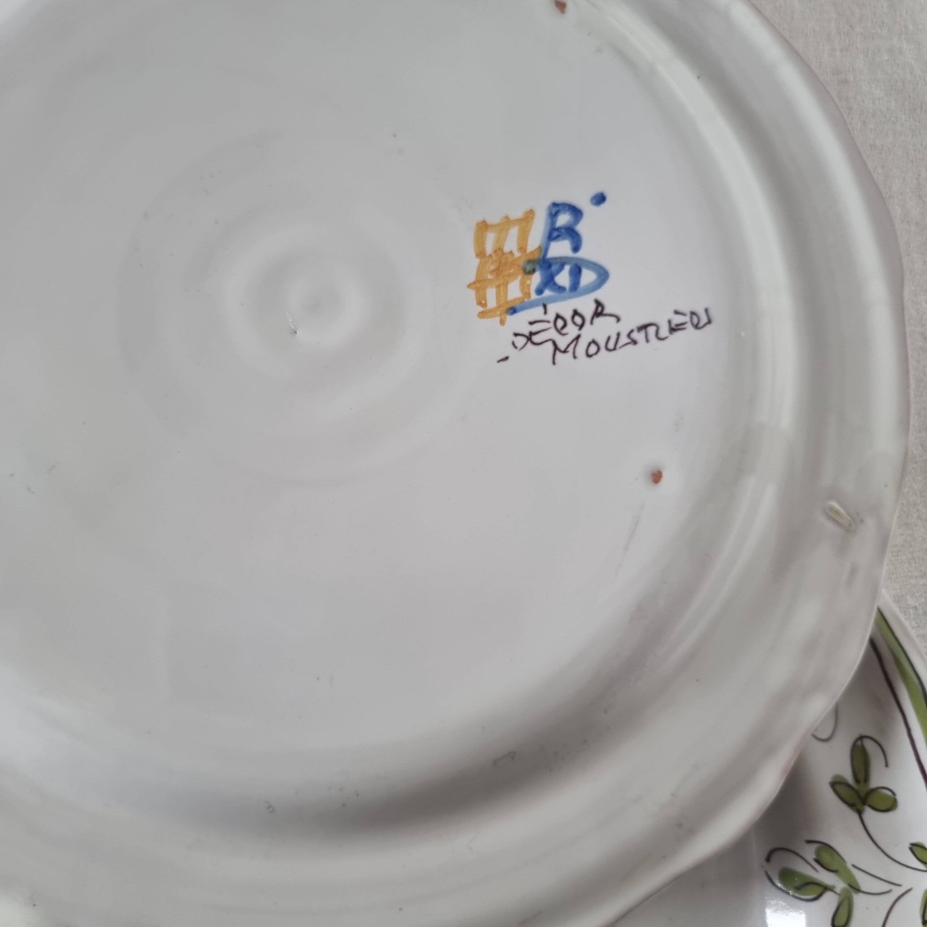 Set of 6 plates in French earthenware or painted Moustiers ceramic