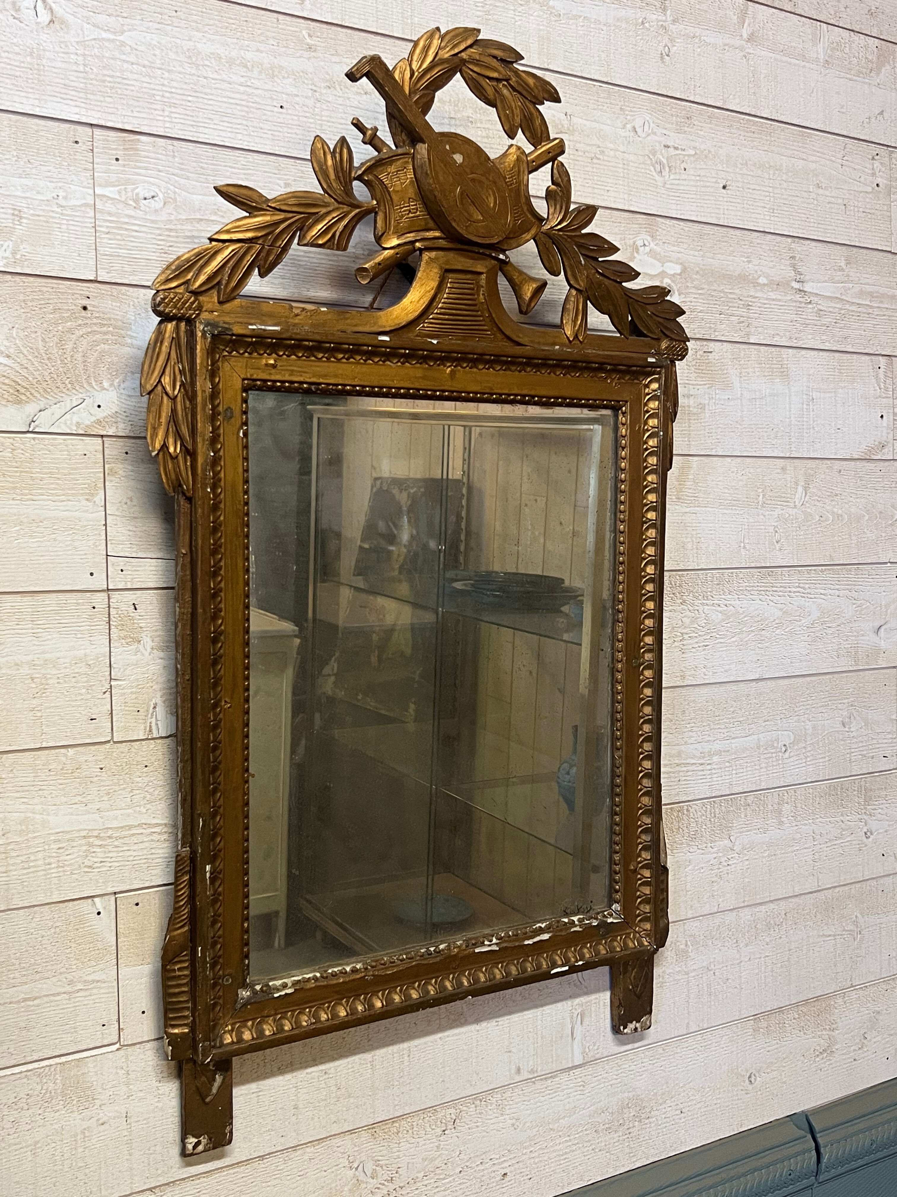 Neoclassical mirror in gilded wood