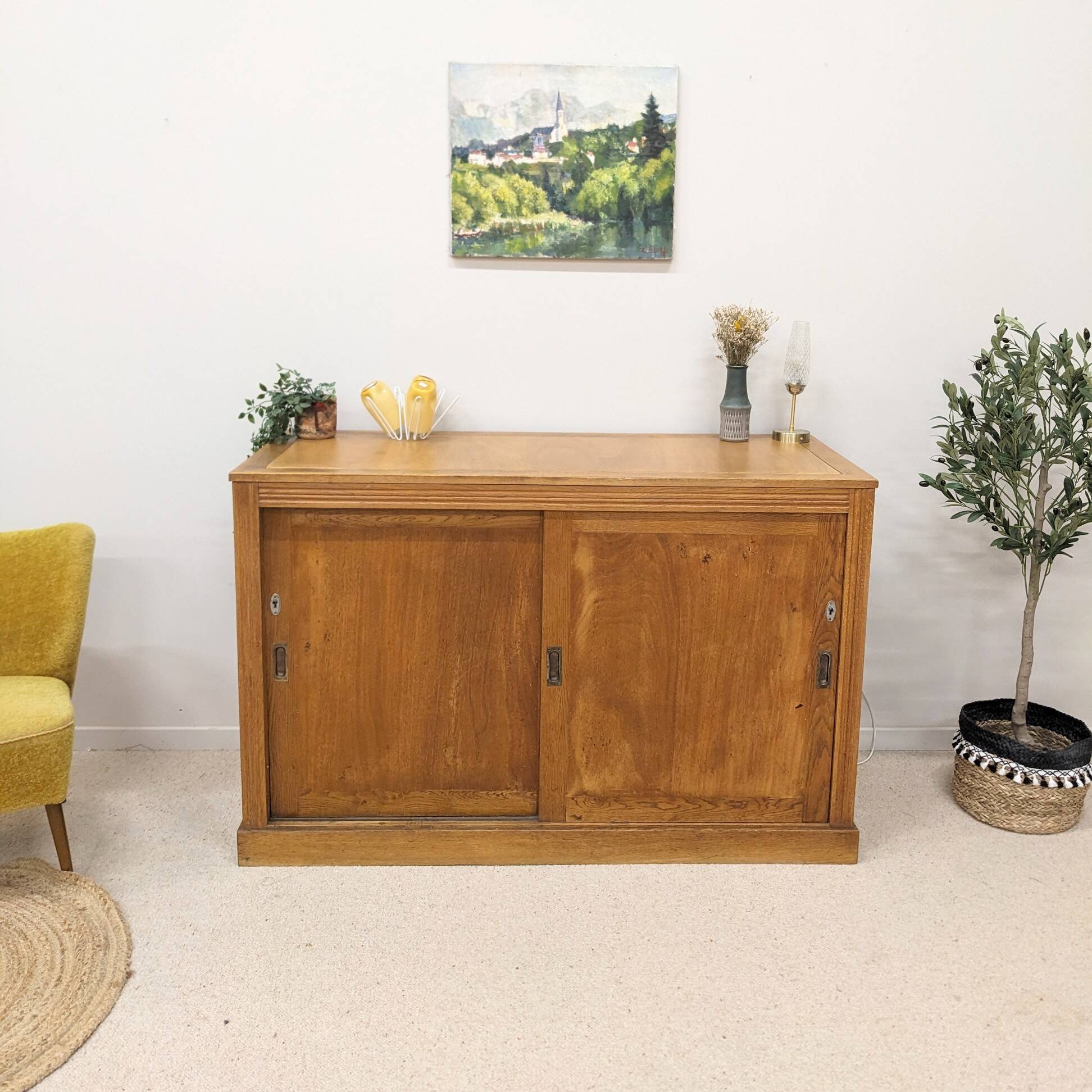 Vintage sliding door counter