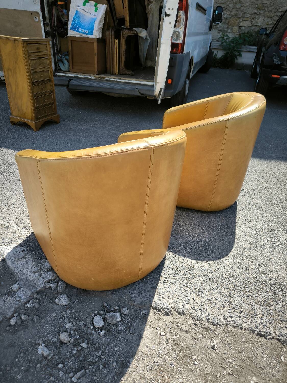 Paire de Fauteuils cuir vers 1980