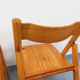 Pair of vintage folding chairs in pine from the 70s and 80s.