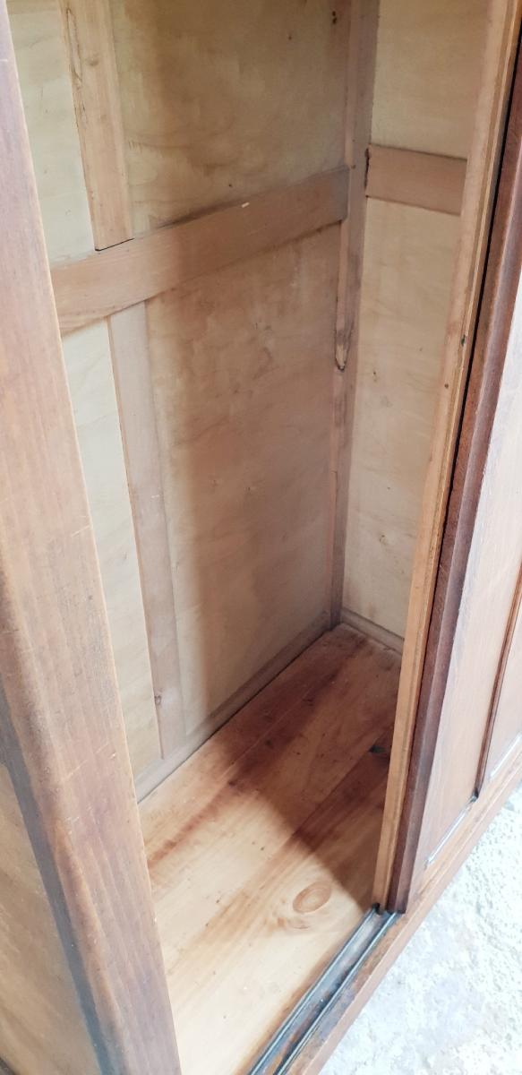 Parisian wardrobe with sliding doors