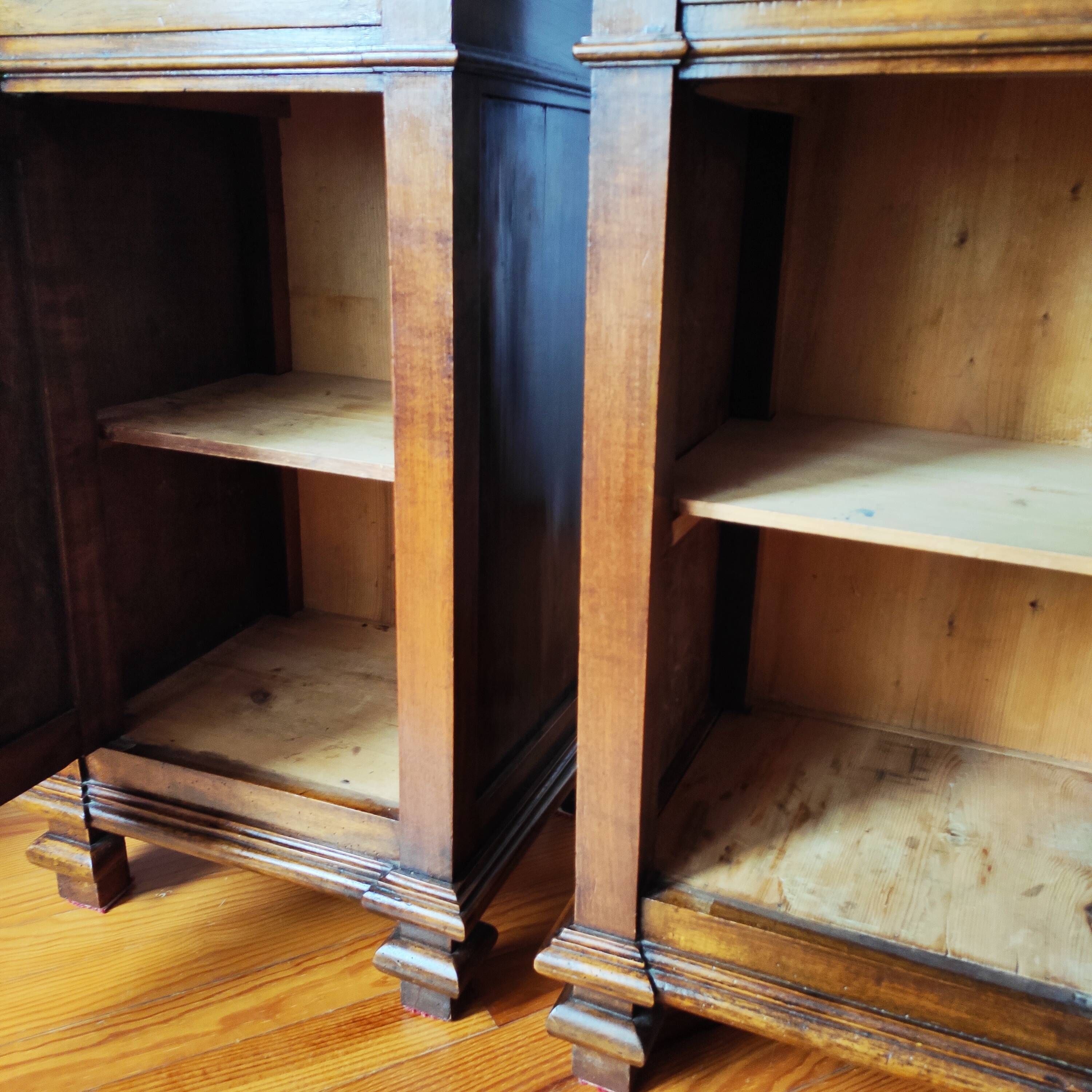 Pair of early 20th century Italian bedside tables in walnut
