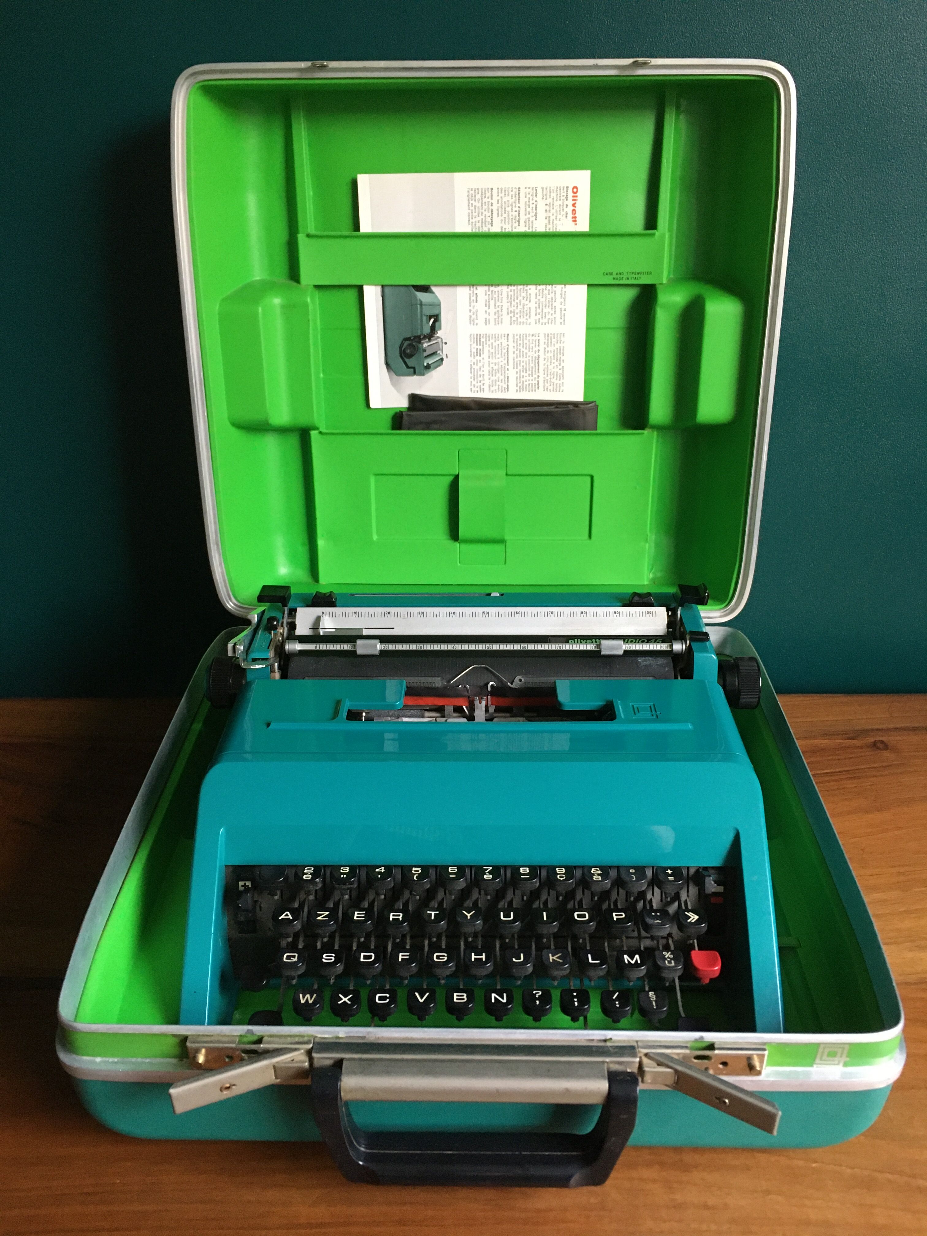 Machine à écrire vintage vert émeraude Olivetti Studio