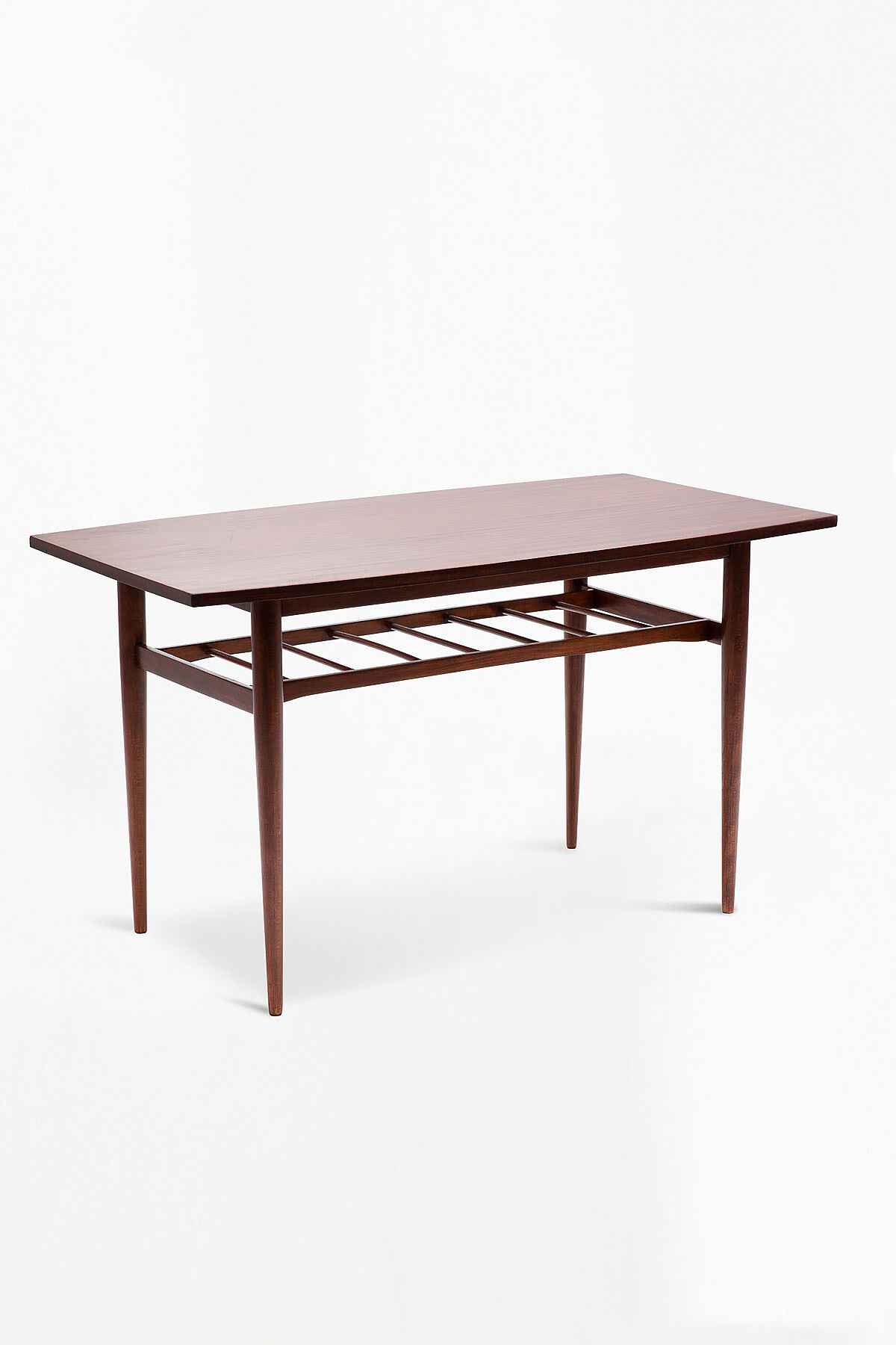 Coffee table with an openwork shelf