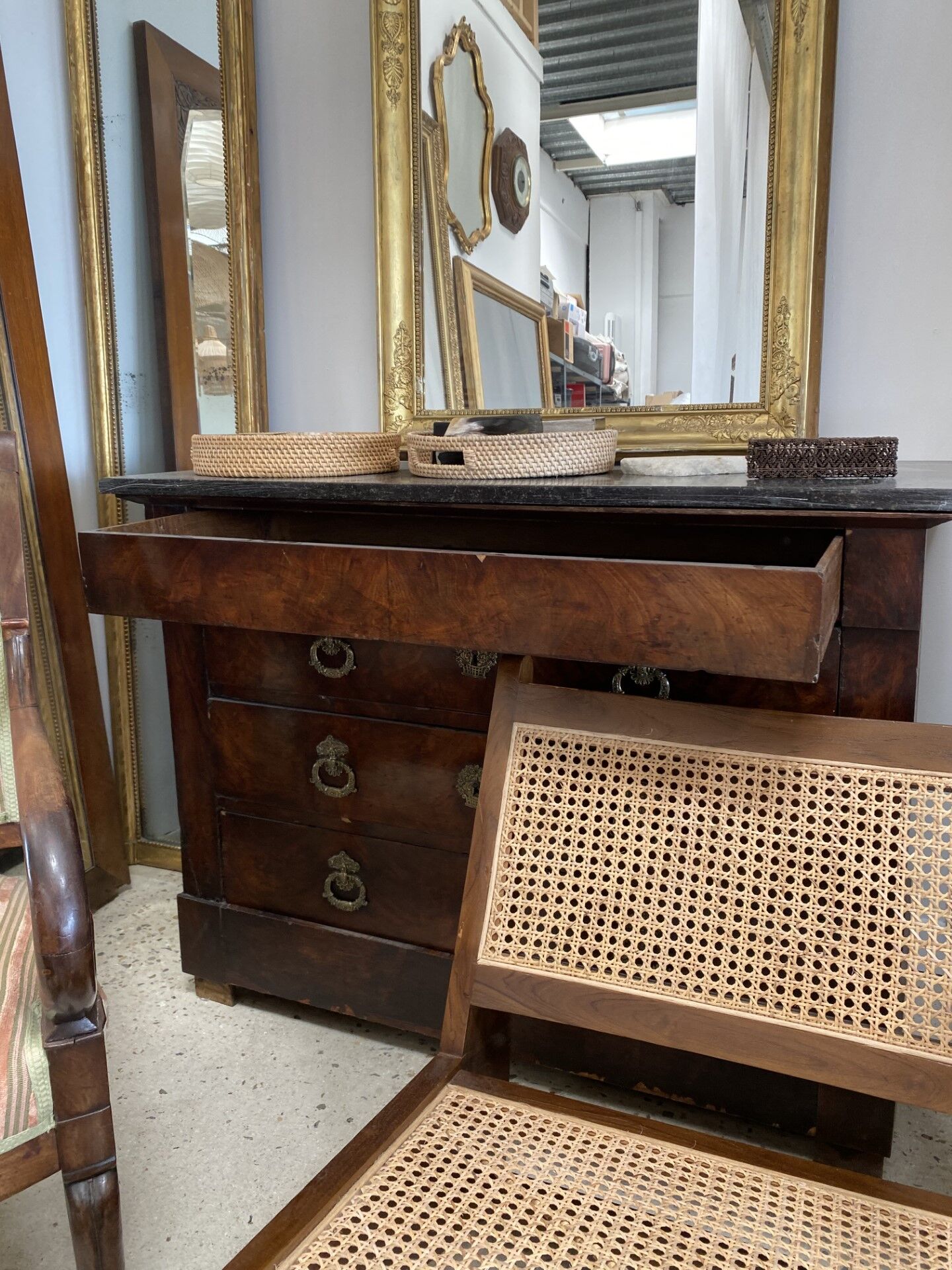 Chest of drawers in wood and gray marble with 4 drawers nineteenth century