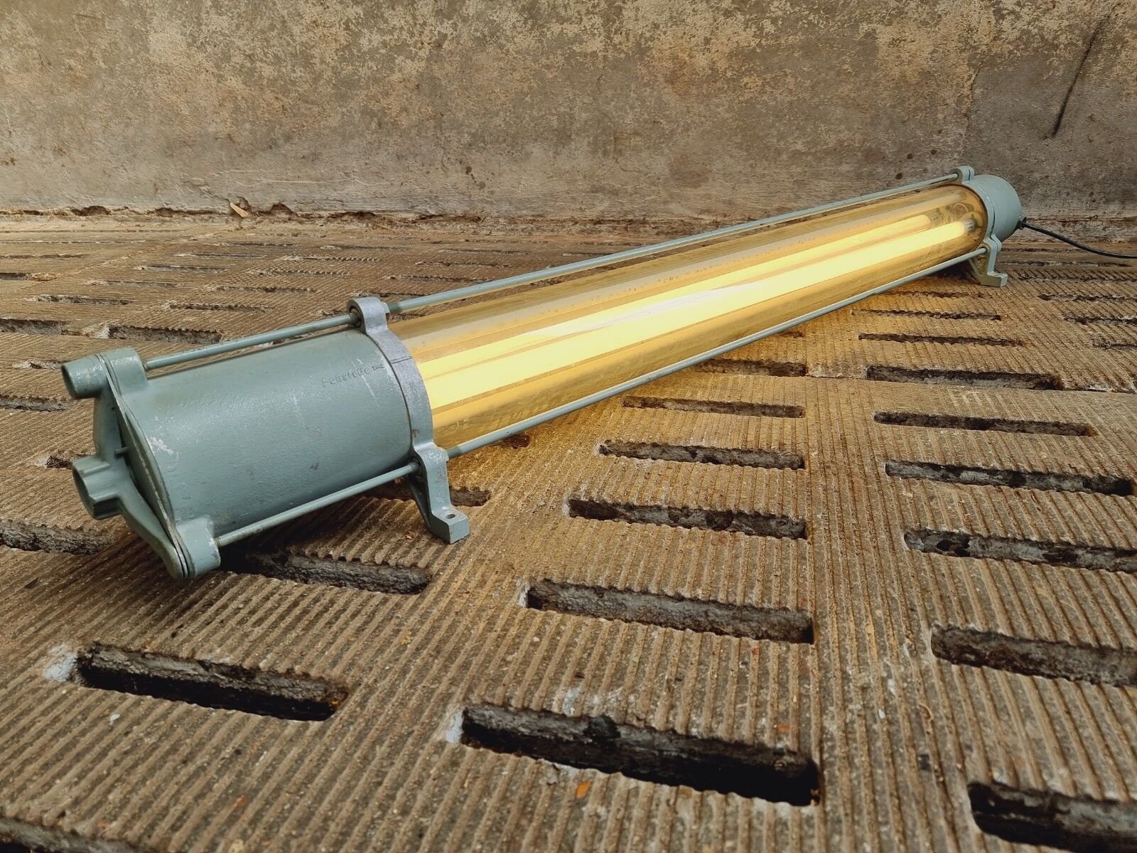 Lampe à tube industrielle ddr 163 cm
