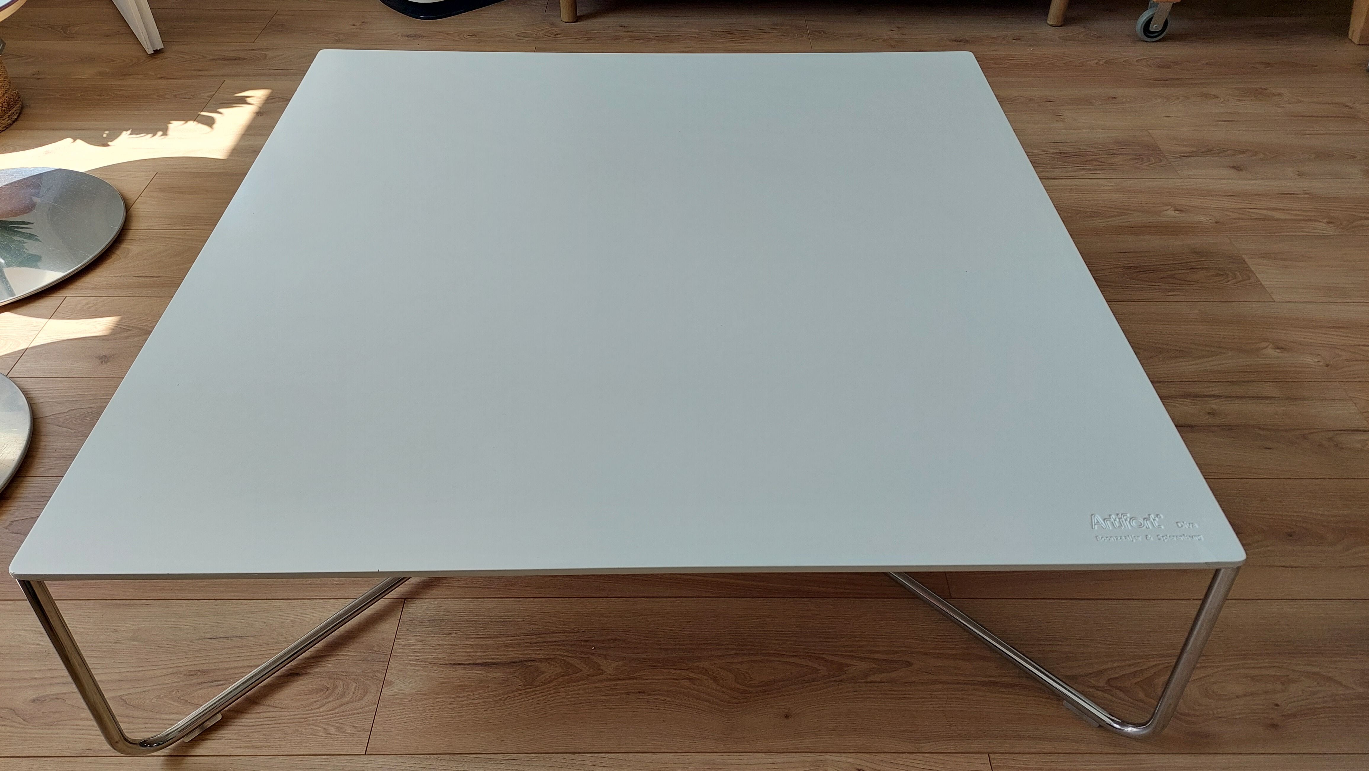Artifort Diva coffee table