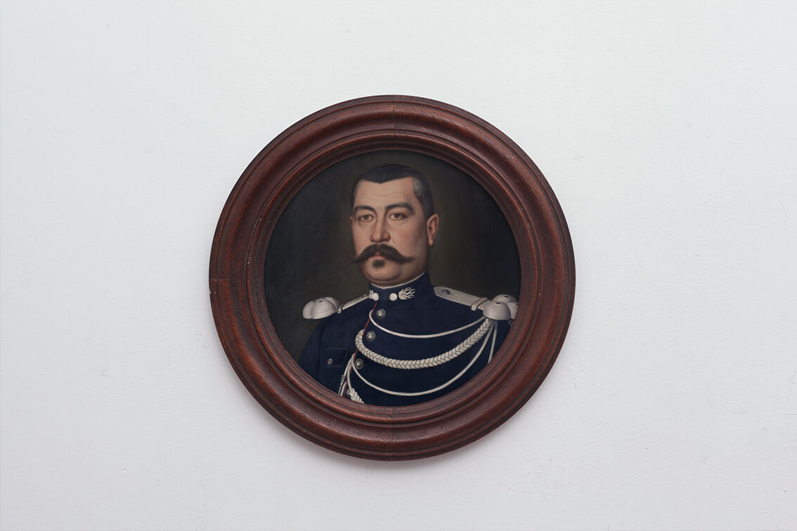 Portrait man in frame round wood