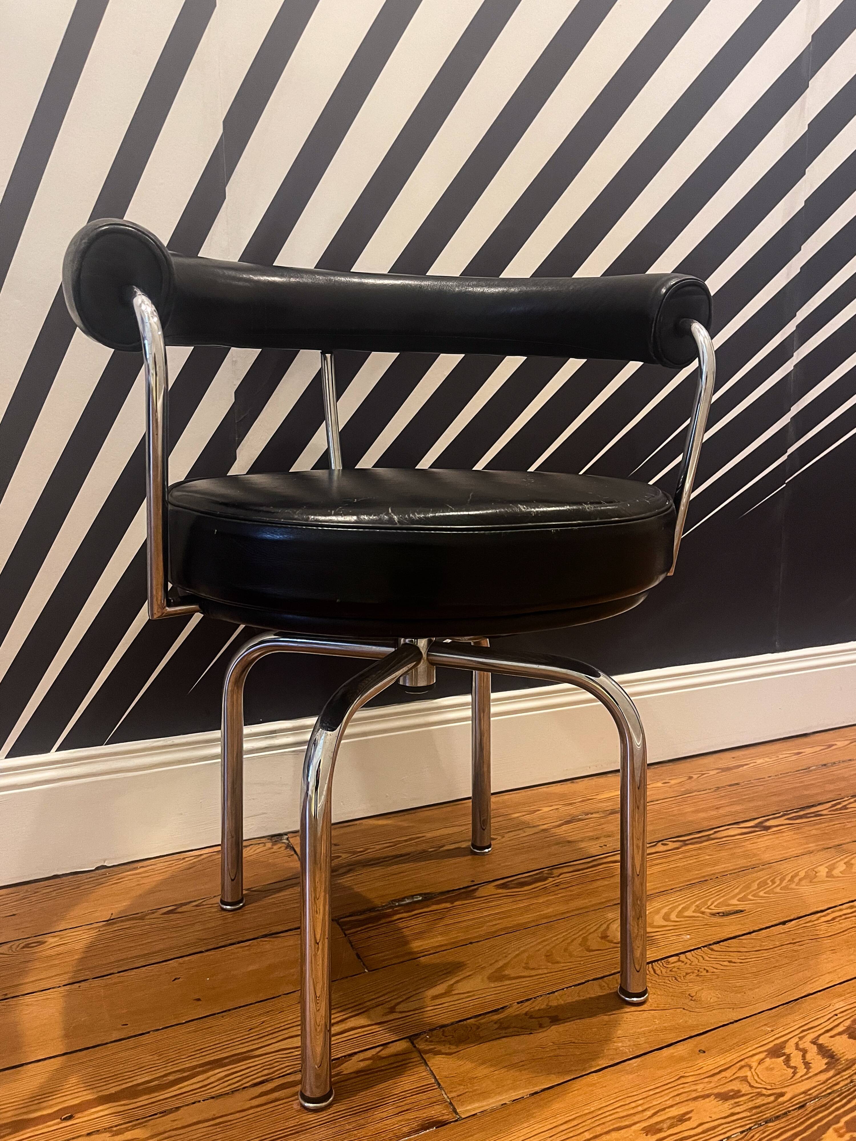 La Corbusier, Pair of LC7 armchairs, Cassina edition