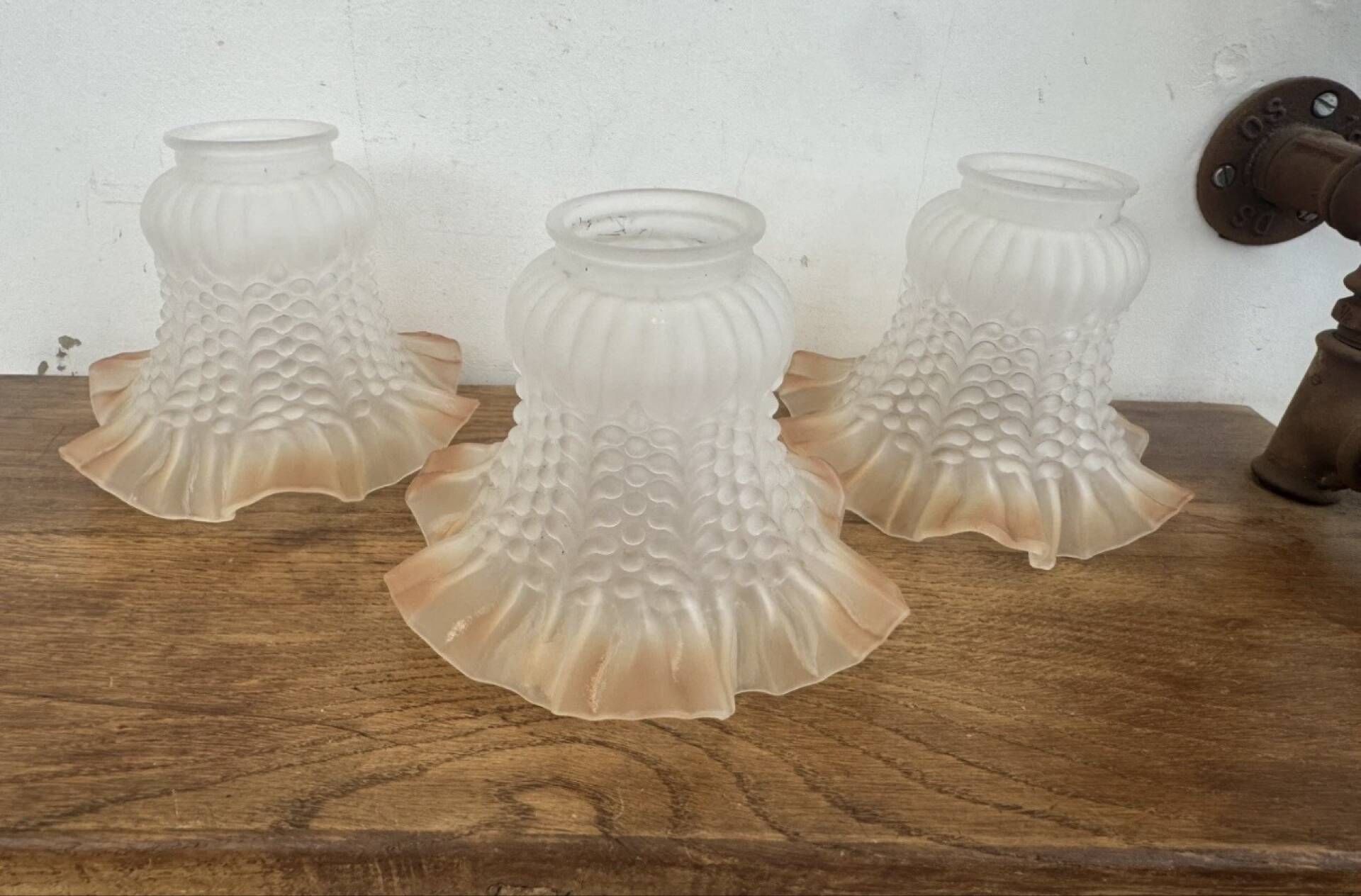 Lot 3 Tulipes jaune Ancienne en verre moulé dépoli art déco lustre, ab
