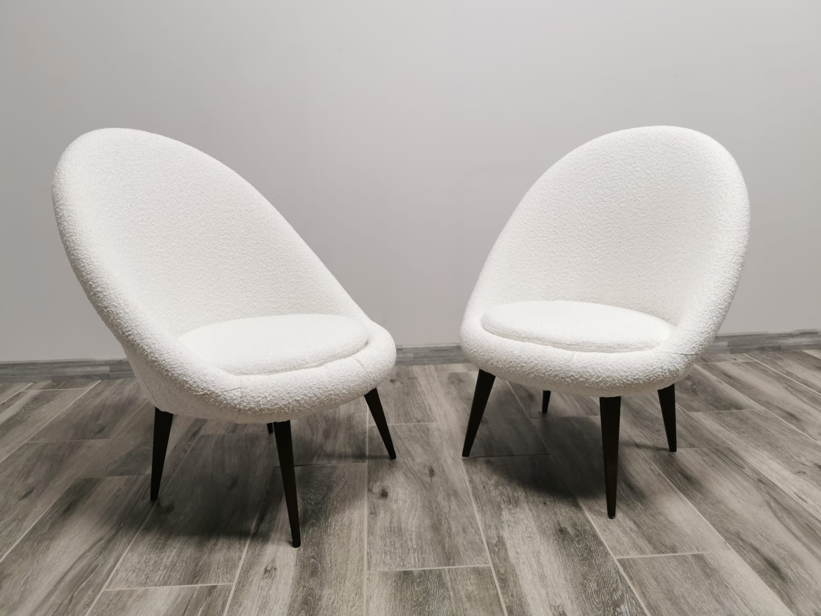 Paire de fauteuils mid-century restaurés