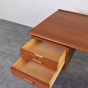 Bureau exécutif en teck danois des années 1960.