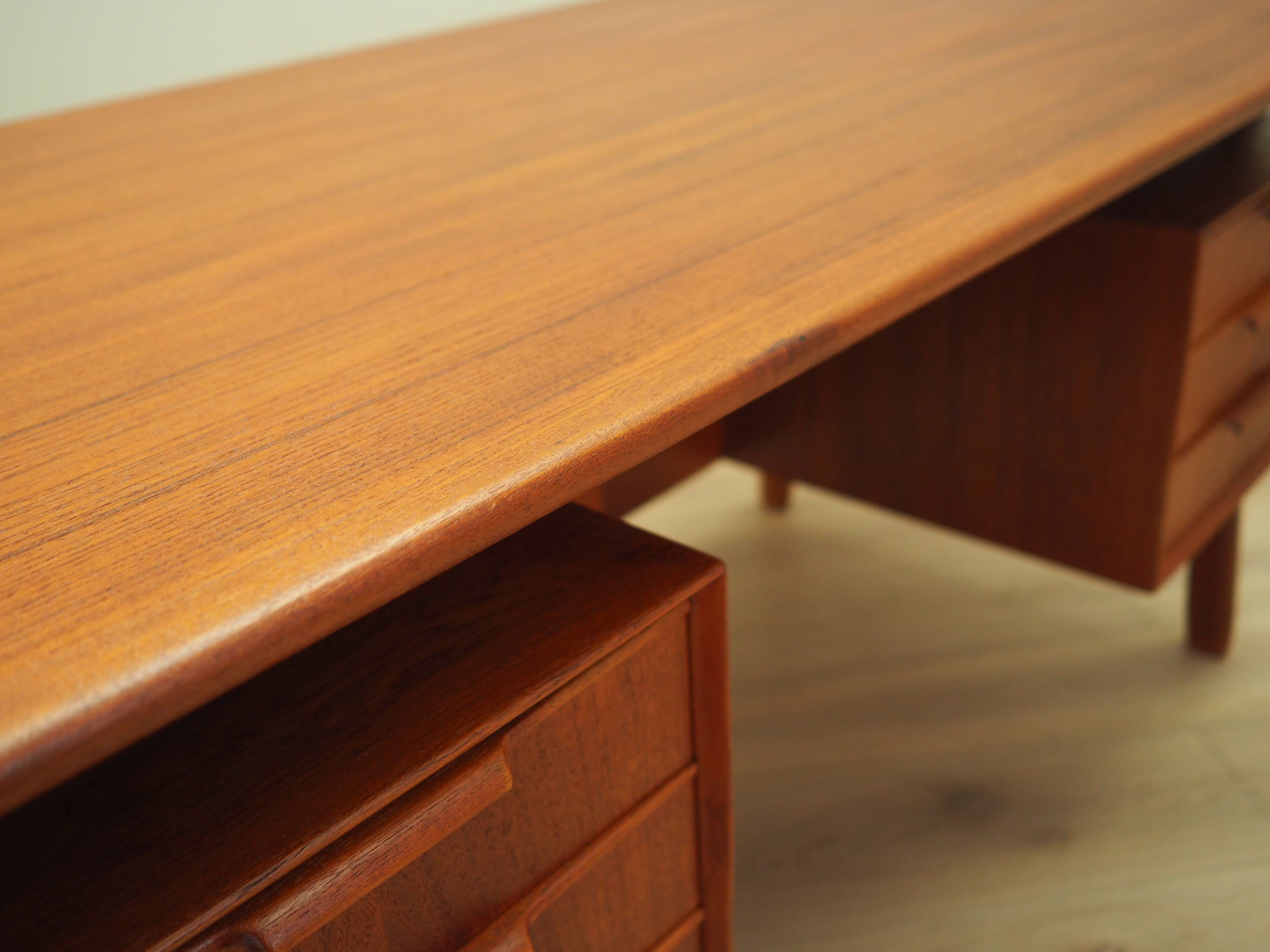 Bureau en teck, design danois, années 1970, fabrication : Omann Jun
