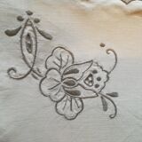 Round off-white tablecloth embroidered with grey flowers with 8 matching napkins - festive table