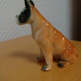 Chien boxer en porcelaine