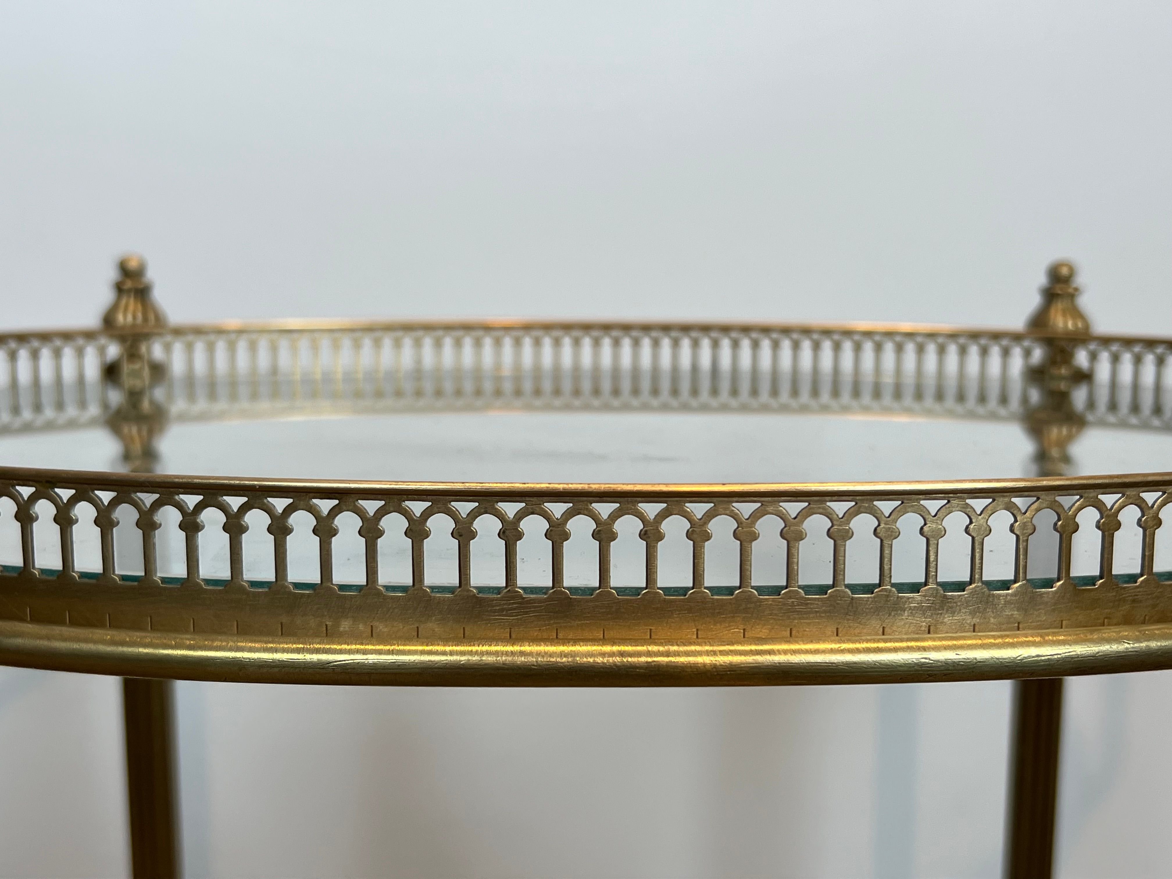 Table roulante ovale en laiton dans le goût de la Maison Jansen. Vers 1940