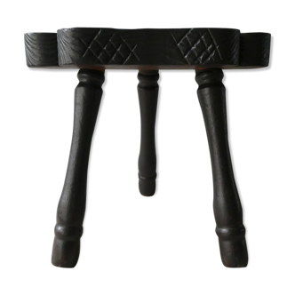 Tripod v carved wooden stool