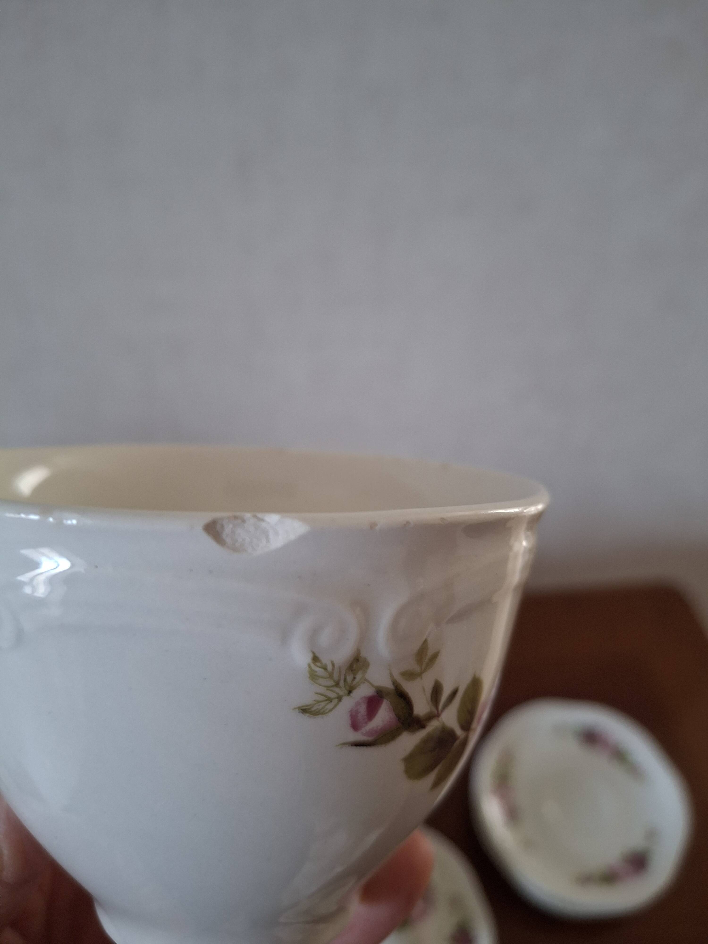 Vintage tableware service in Gien earthenware, "Champs" model with roses – An