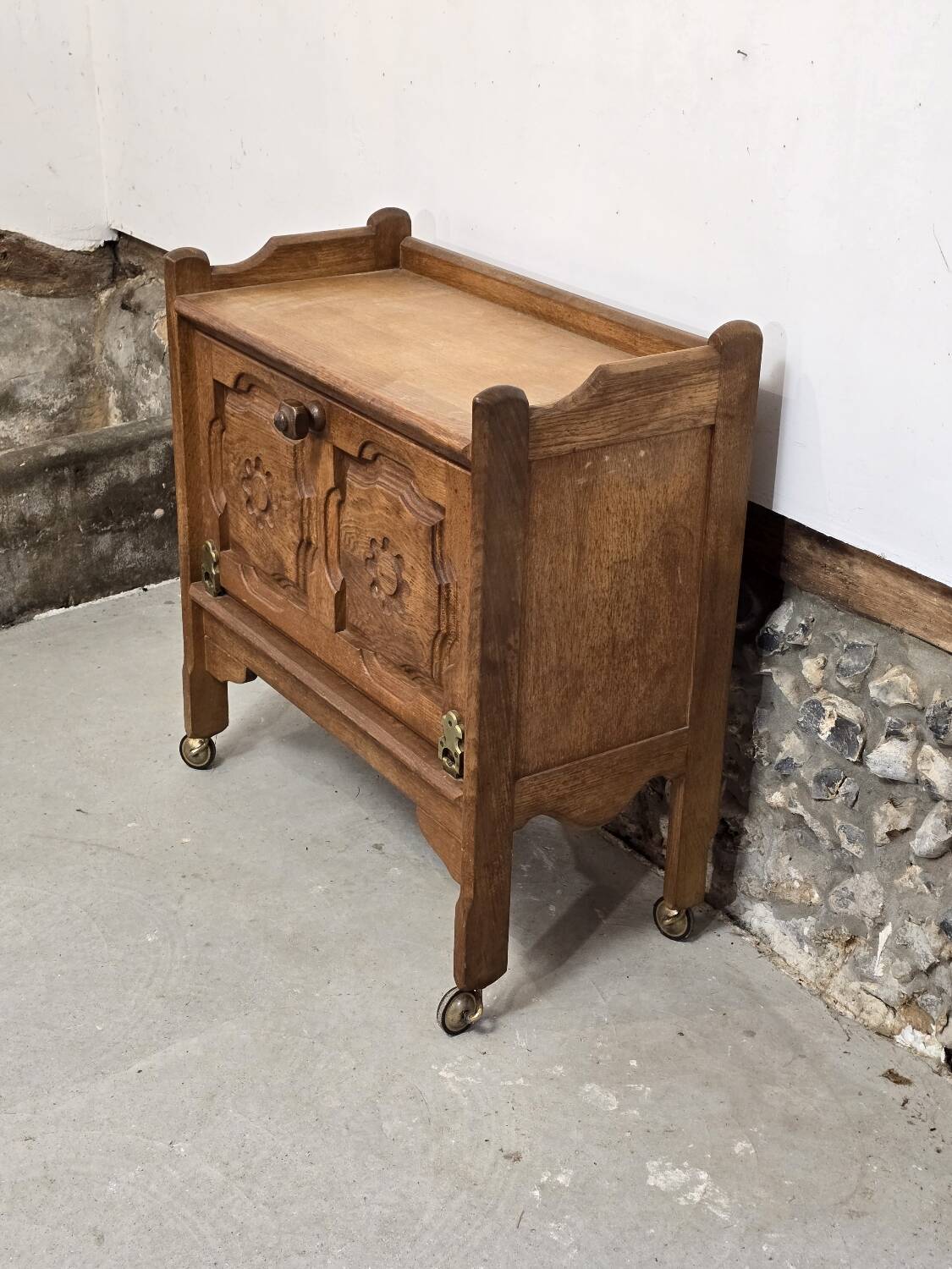 Small sideboard on wheels Guillerme and Chambron