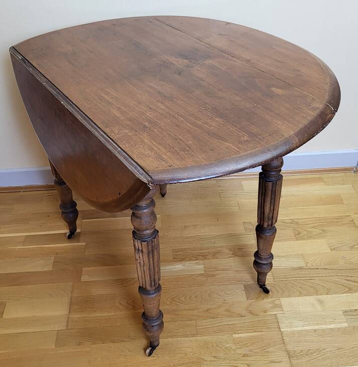 Drop-leaf table (with flaps)