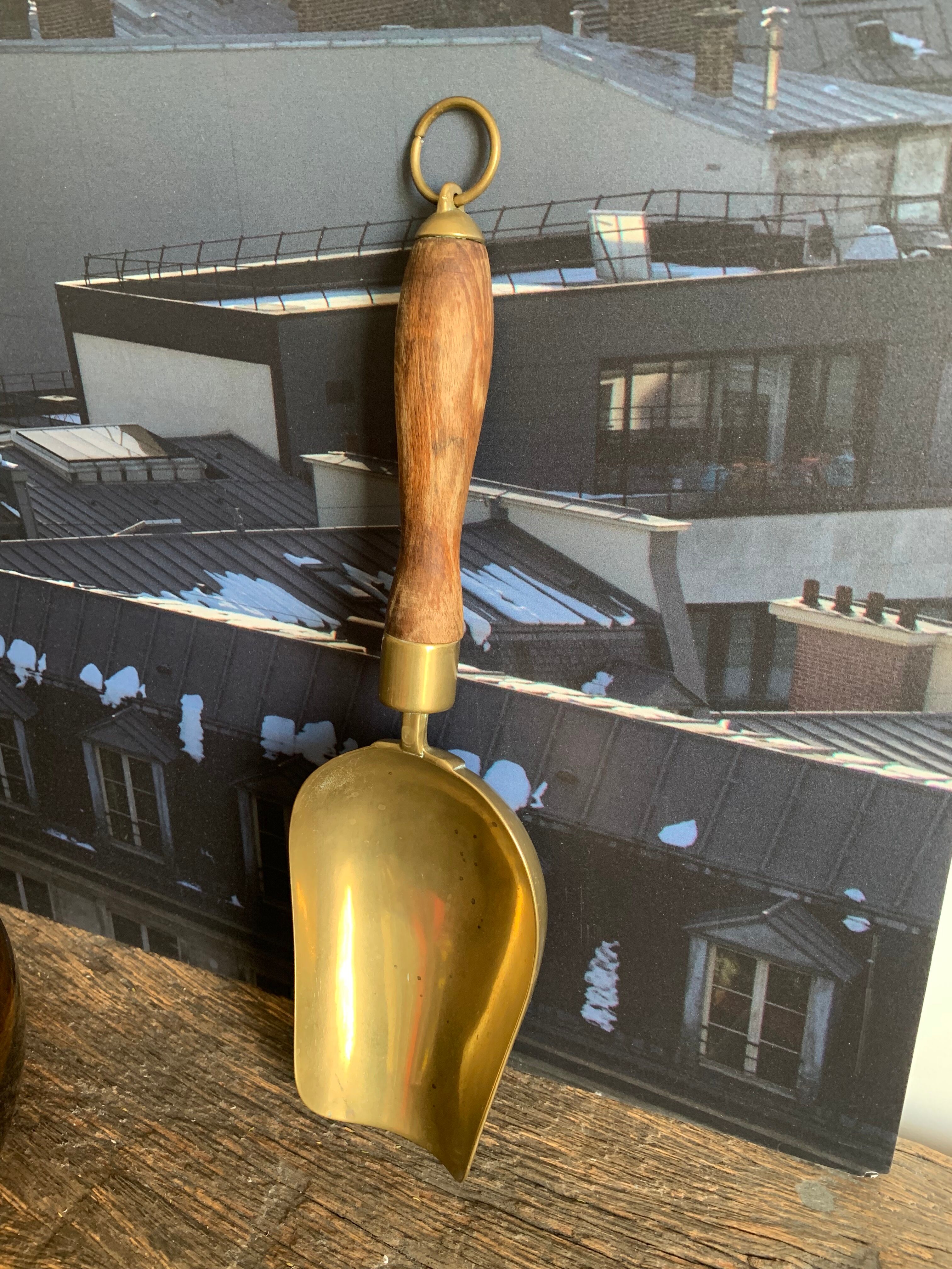Vintage brass shovel & its pretty solid wood handle - In its juice!
