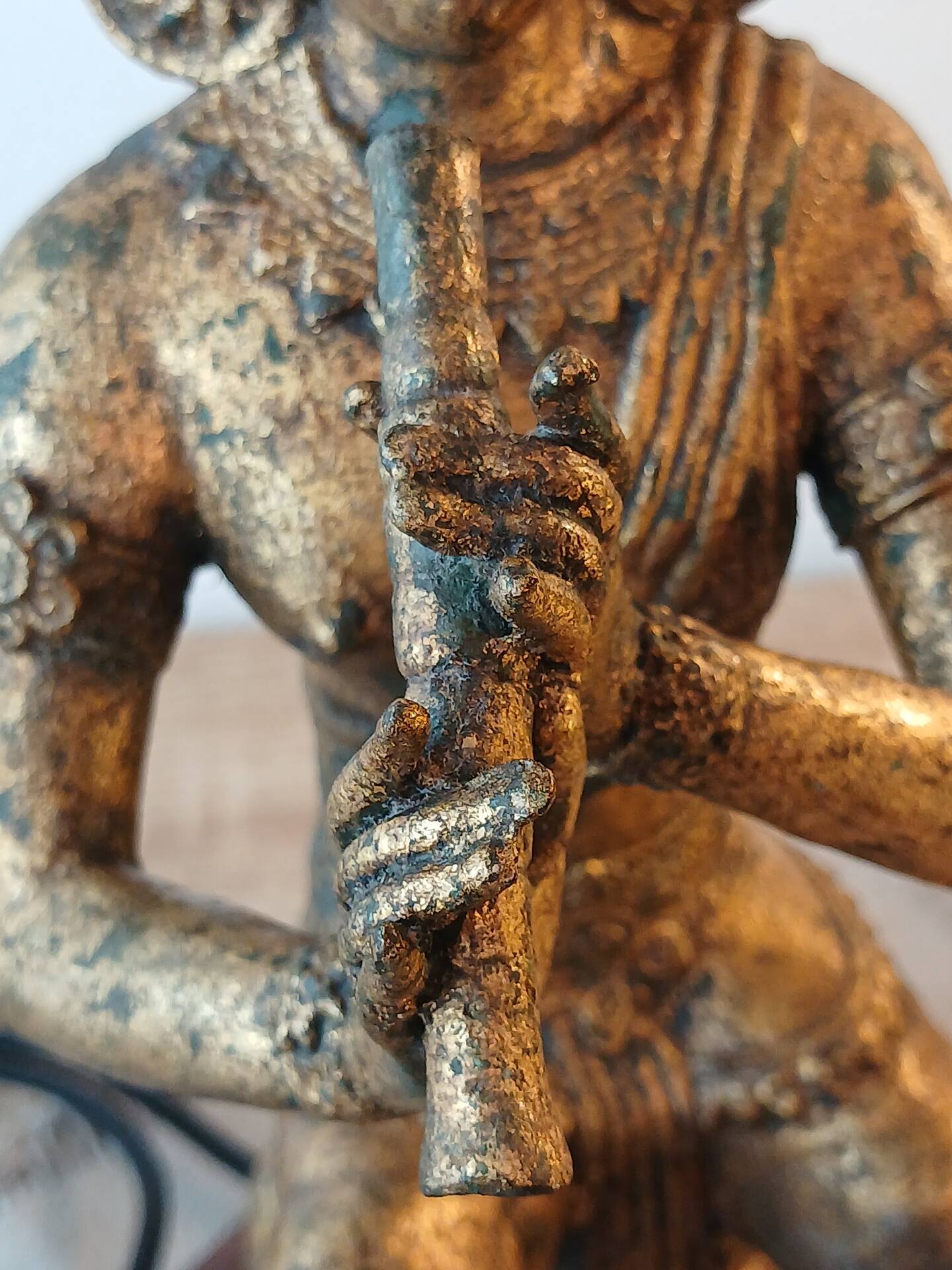 Unique and monumental Siamese bronze lamp from the 19th century, stamped.