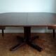 Extendable round table on central support