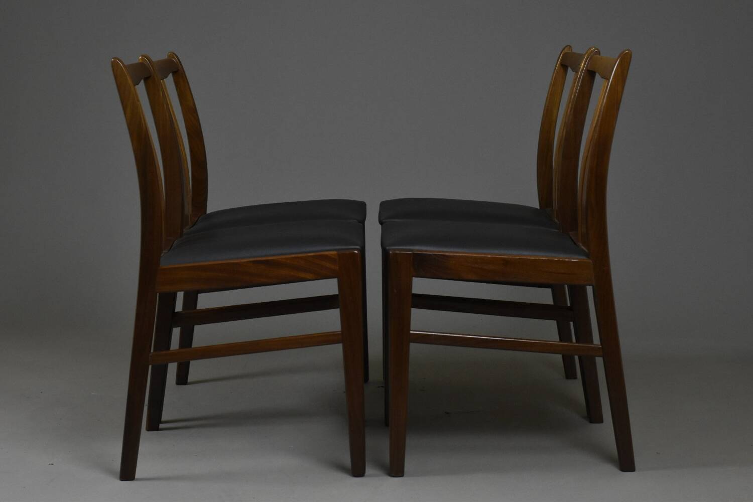 Ensemble de 4 chaises danoises en massif d'afomosia, années 60