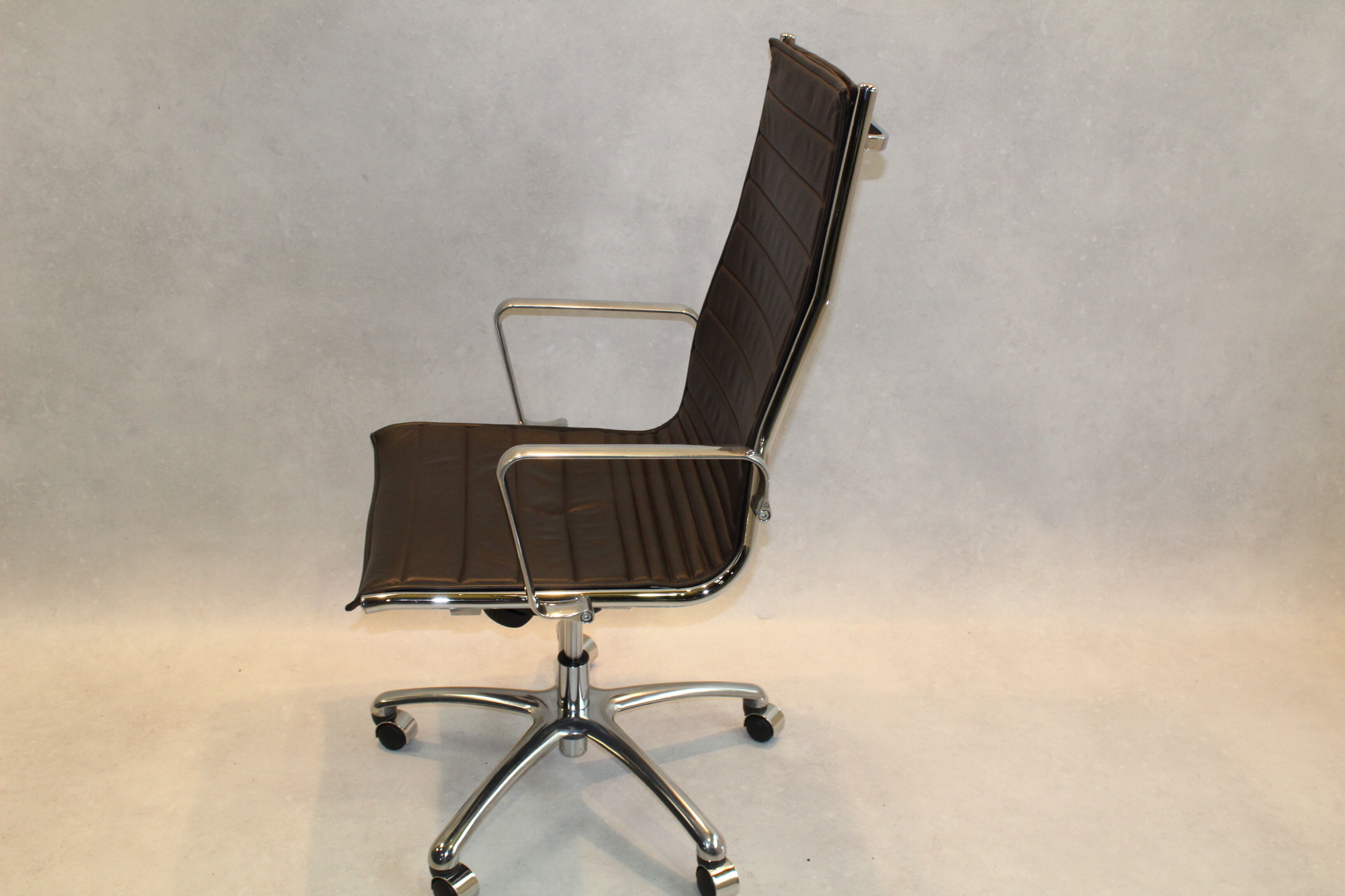 Leather and chrome office chair Luxy edition