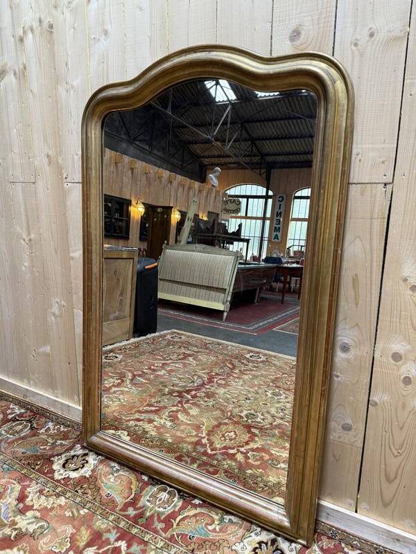 Miroir époque Louis Philippe à chapeau de gendarme