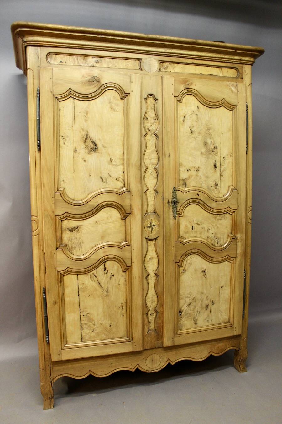 19th Century Bressane Cabinet in Burl Ash