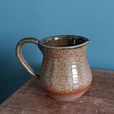 Jug with a milk jug signed, Beceleuf