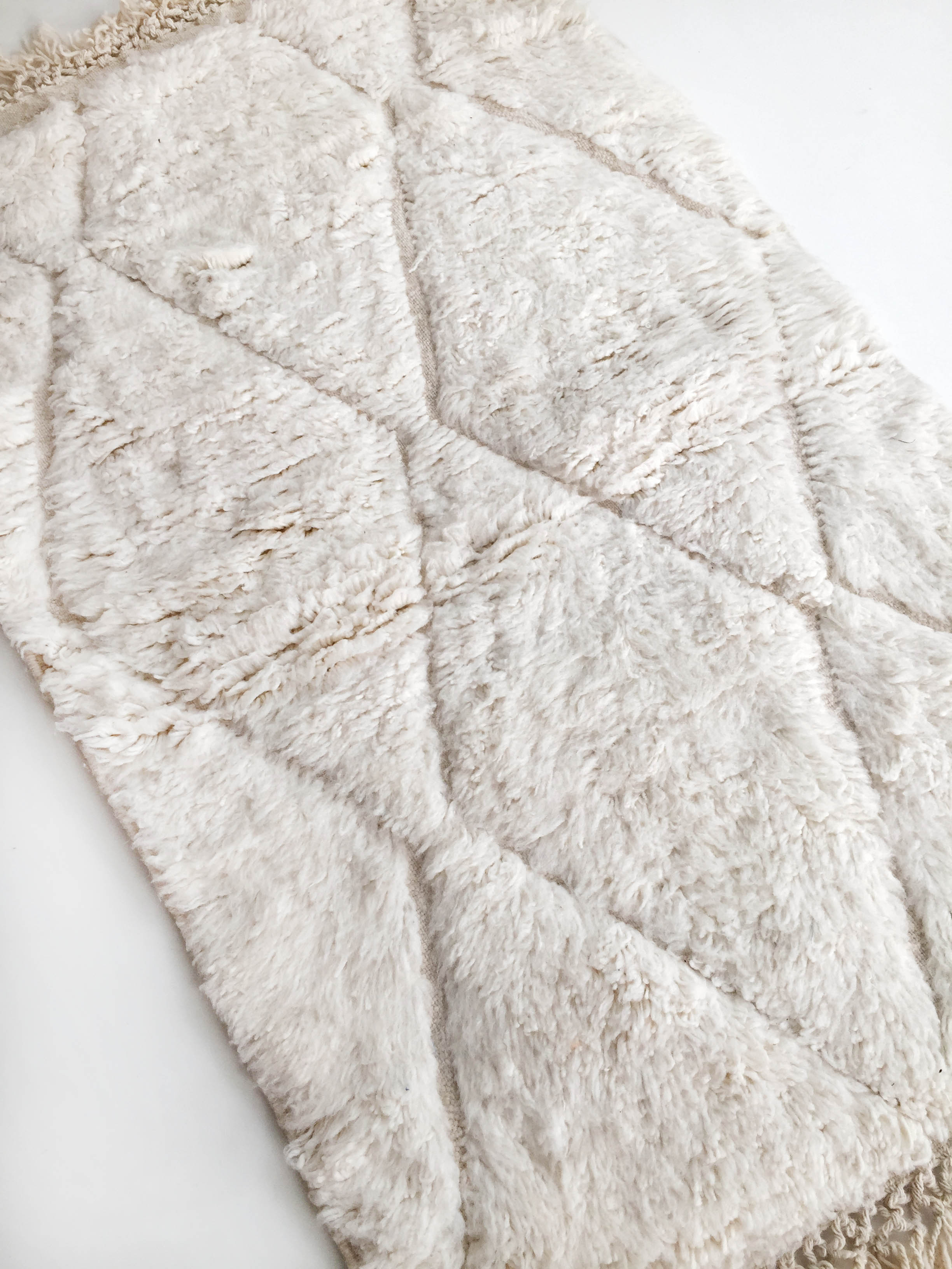 Moroccan Berber carpet blessed ouarain ecru plain with engraved diamonds 170x109cm