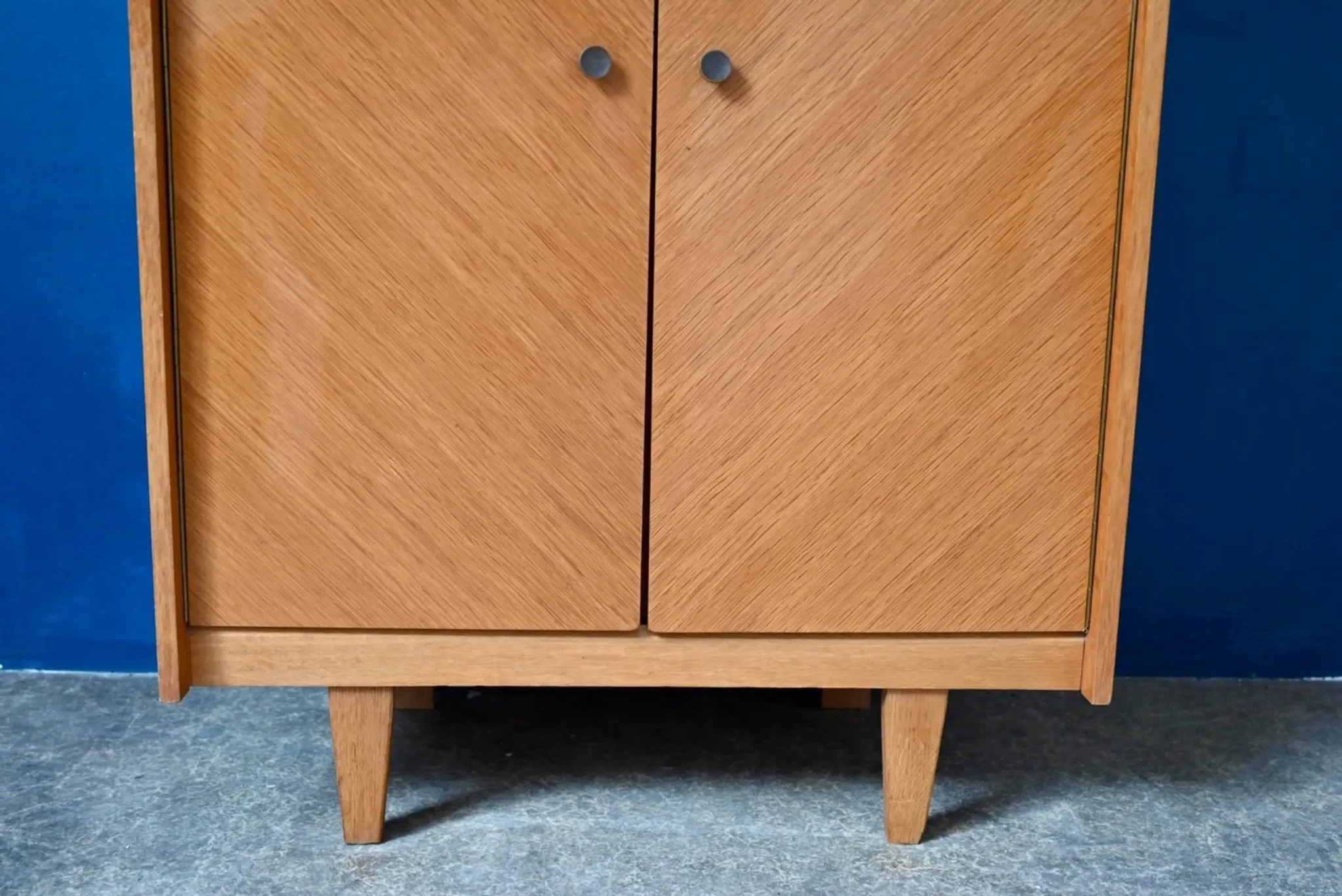 Vintage secretary bookcase from the 50s and 60s, oak with chevron marquetry.