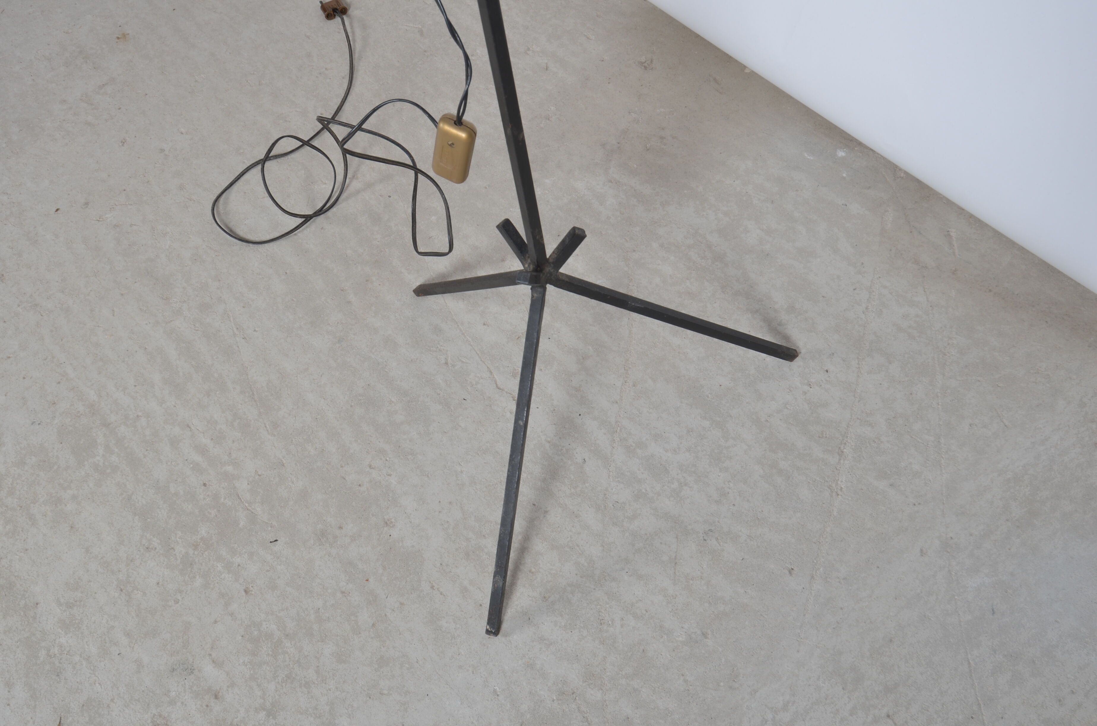 Modernist Tripod floor lamp.