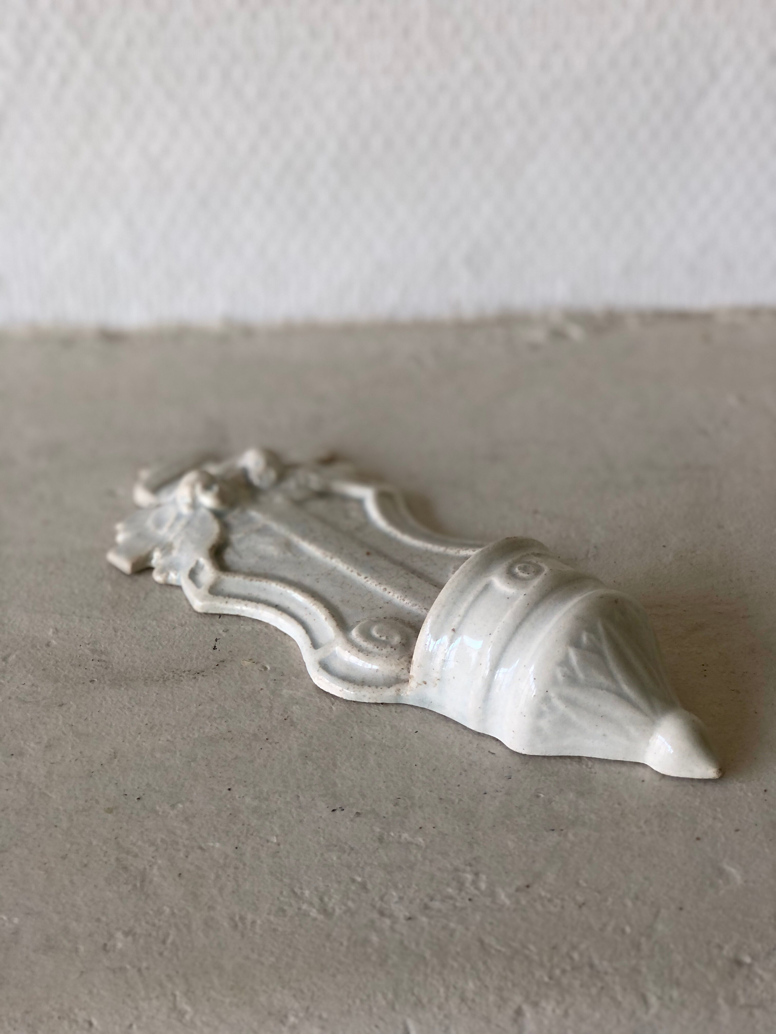 Benitier en faience signe Gien