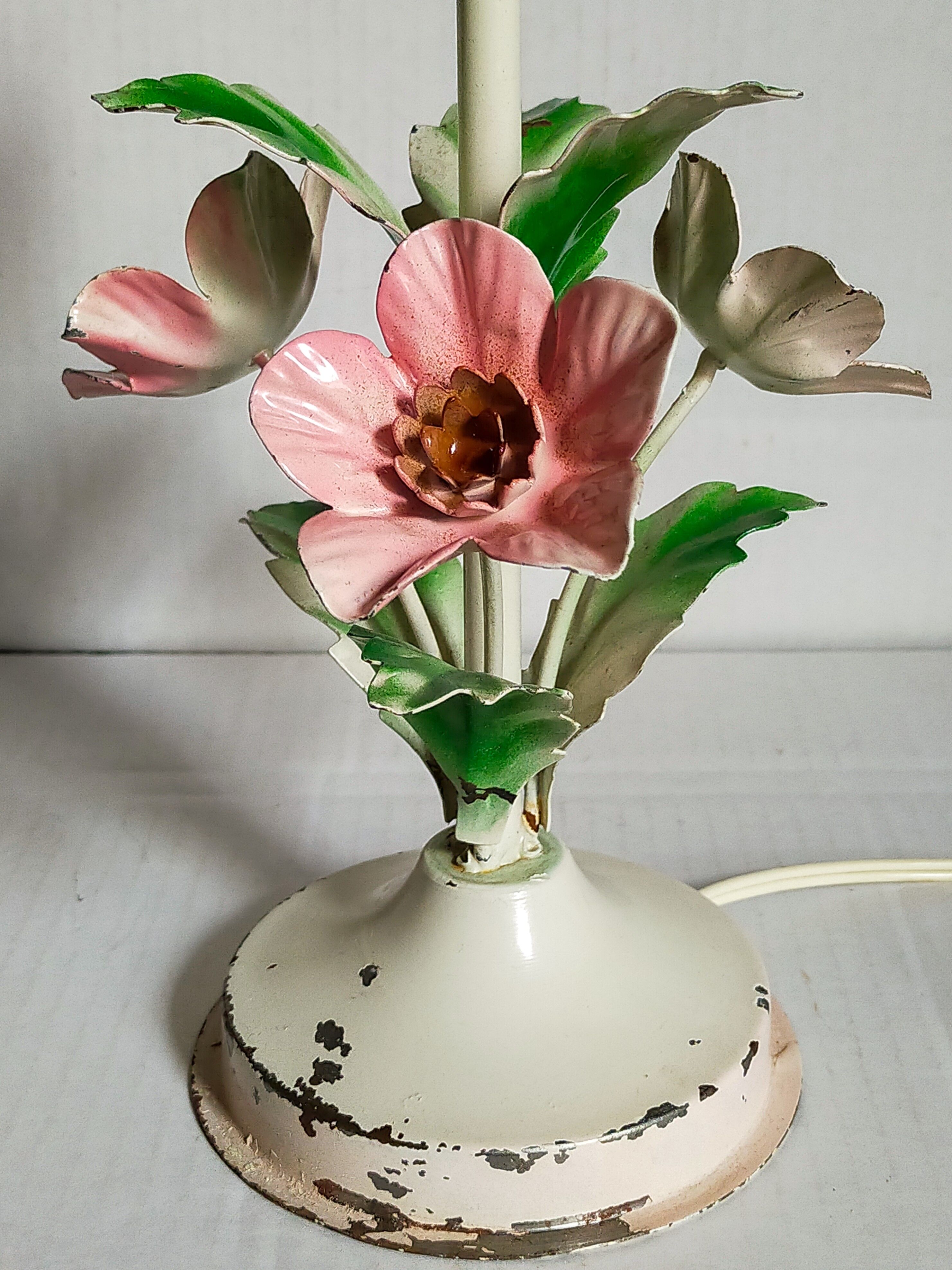 Bouquet lamp to table in vintage painted sheet vinyl lampshade