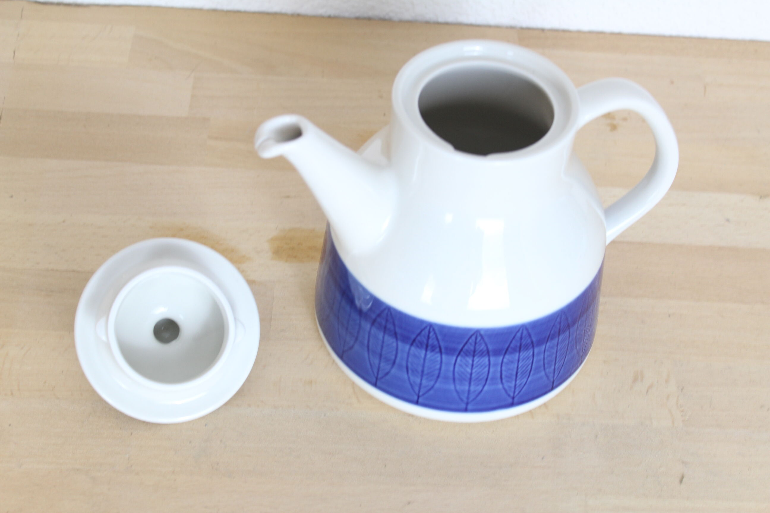 Koka ceramic teapot by Rörstrand Sweden, blue and white