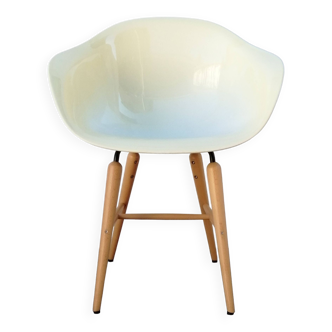 Beige shell armchair, beech legs from Kare Design vintage 1990
