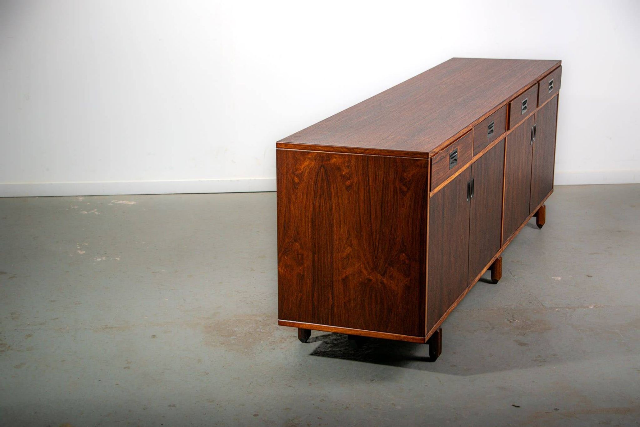 Buffet Stildomus avec des détails en laiton