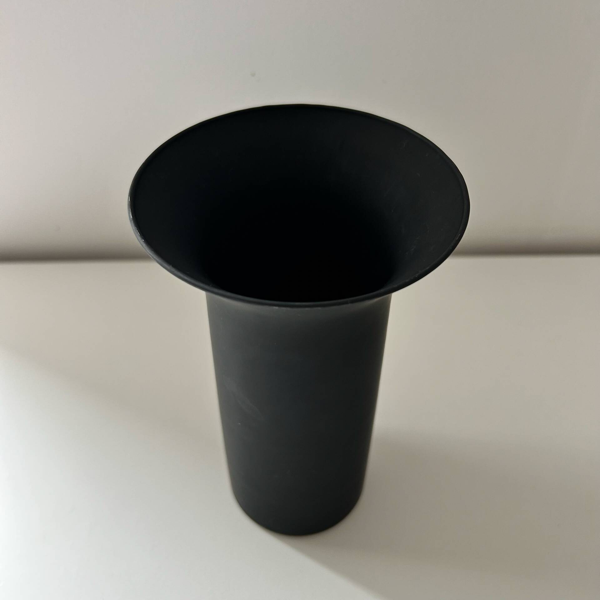 Vase en verre noir mat Habitat 1990