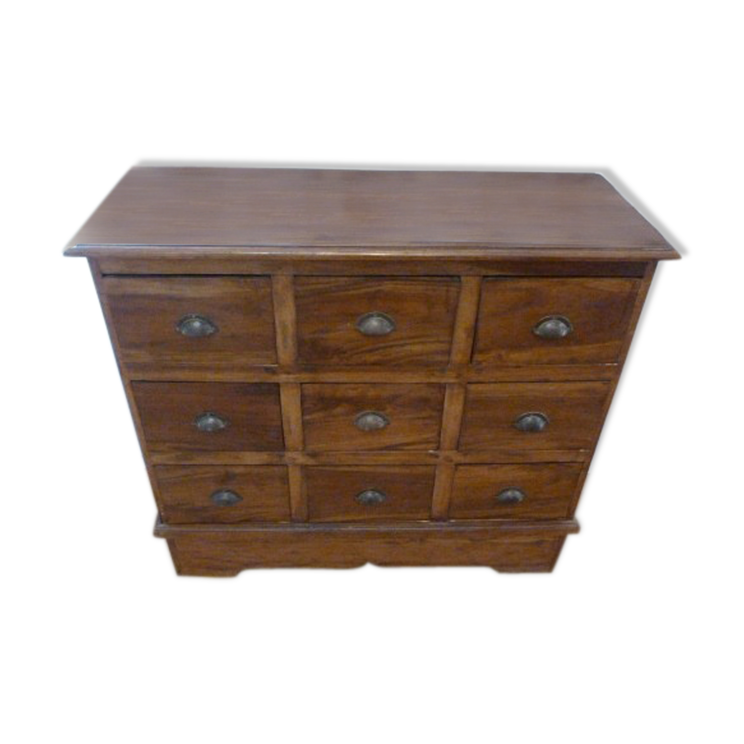 Colonial style dresser