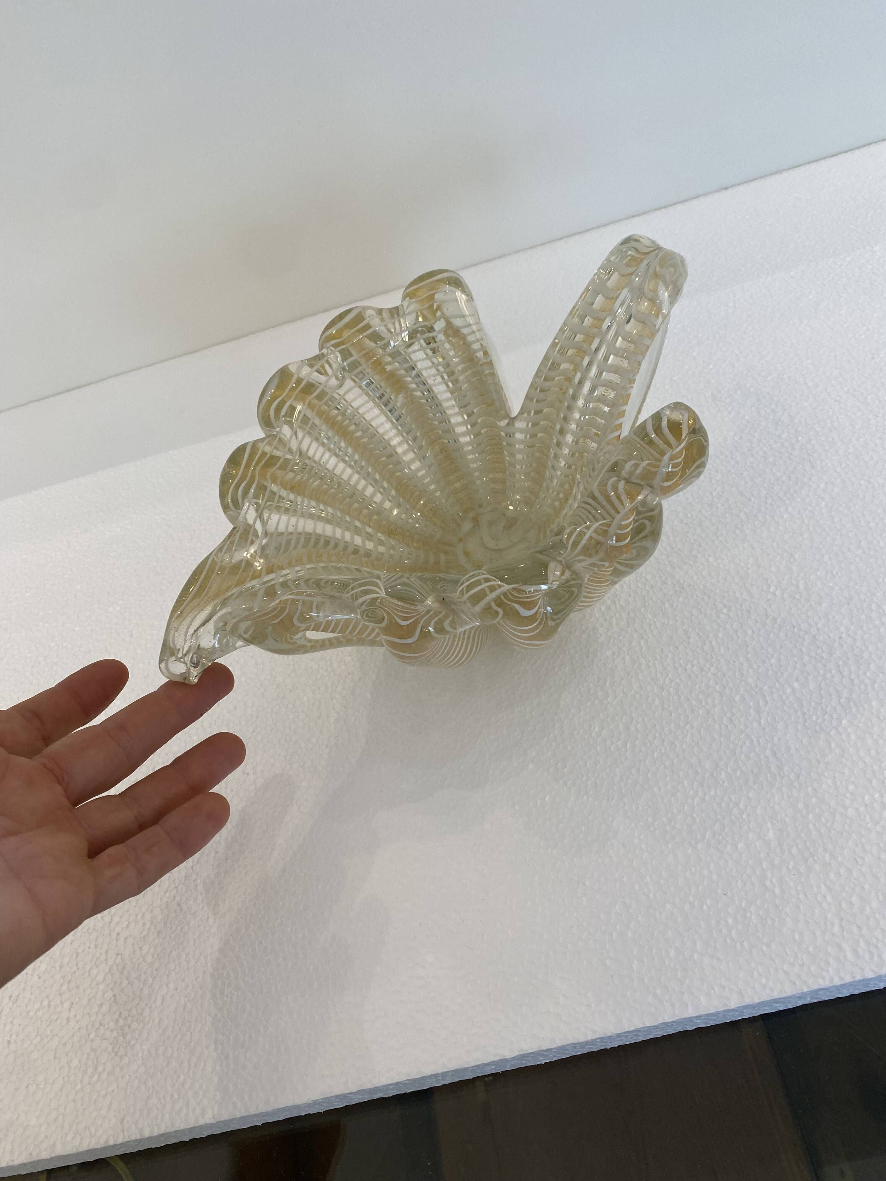 Murano Barovier 'Zebrati' Decor Glass Shell Bowl Hollywood Regency, 1960s