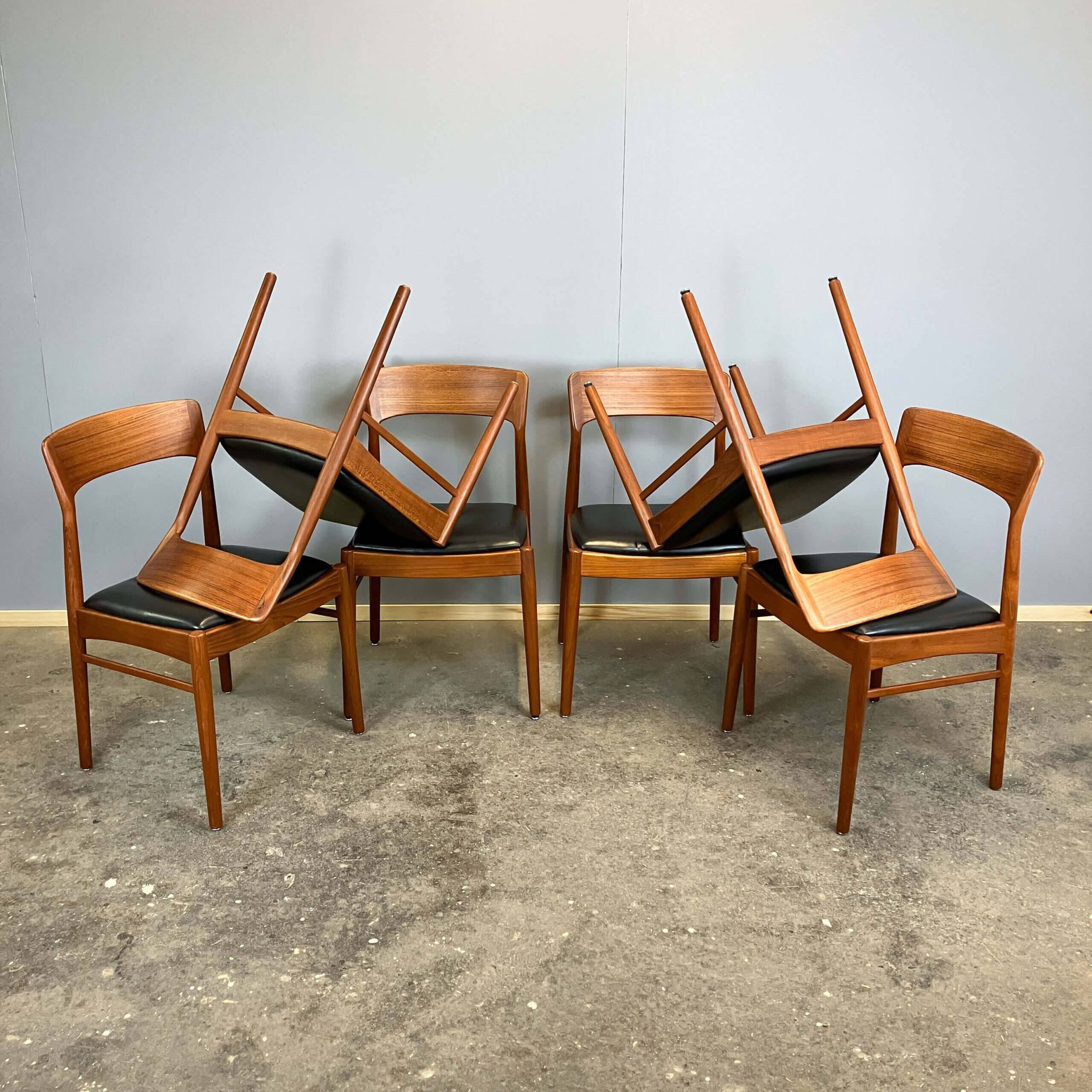 Set of 6 dining chairs by Henning Kjaernulf for Korup Stolefabrik, teak and leather, 1960s.