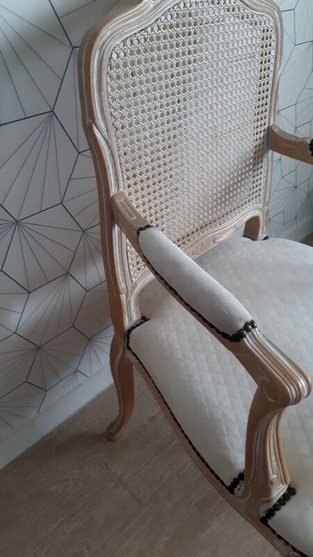 Armchair in white ceruse wood Louis XV style