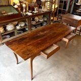 Dining table with 2 drawers in walnut, Louis XV period, 18th century. ☐ 188 x 70 cm