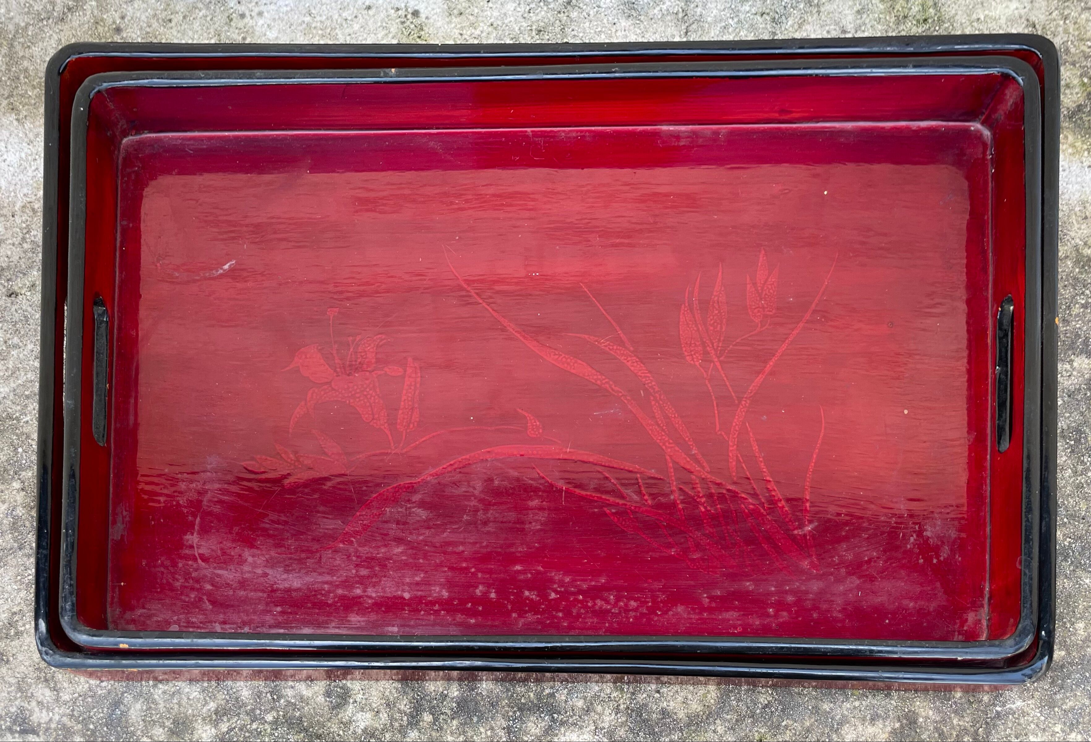 Tops 3 sizes in red lacquer with Japanese floral pattern XXth