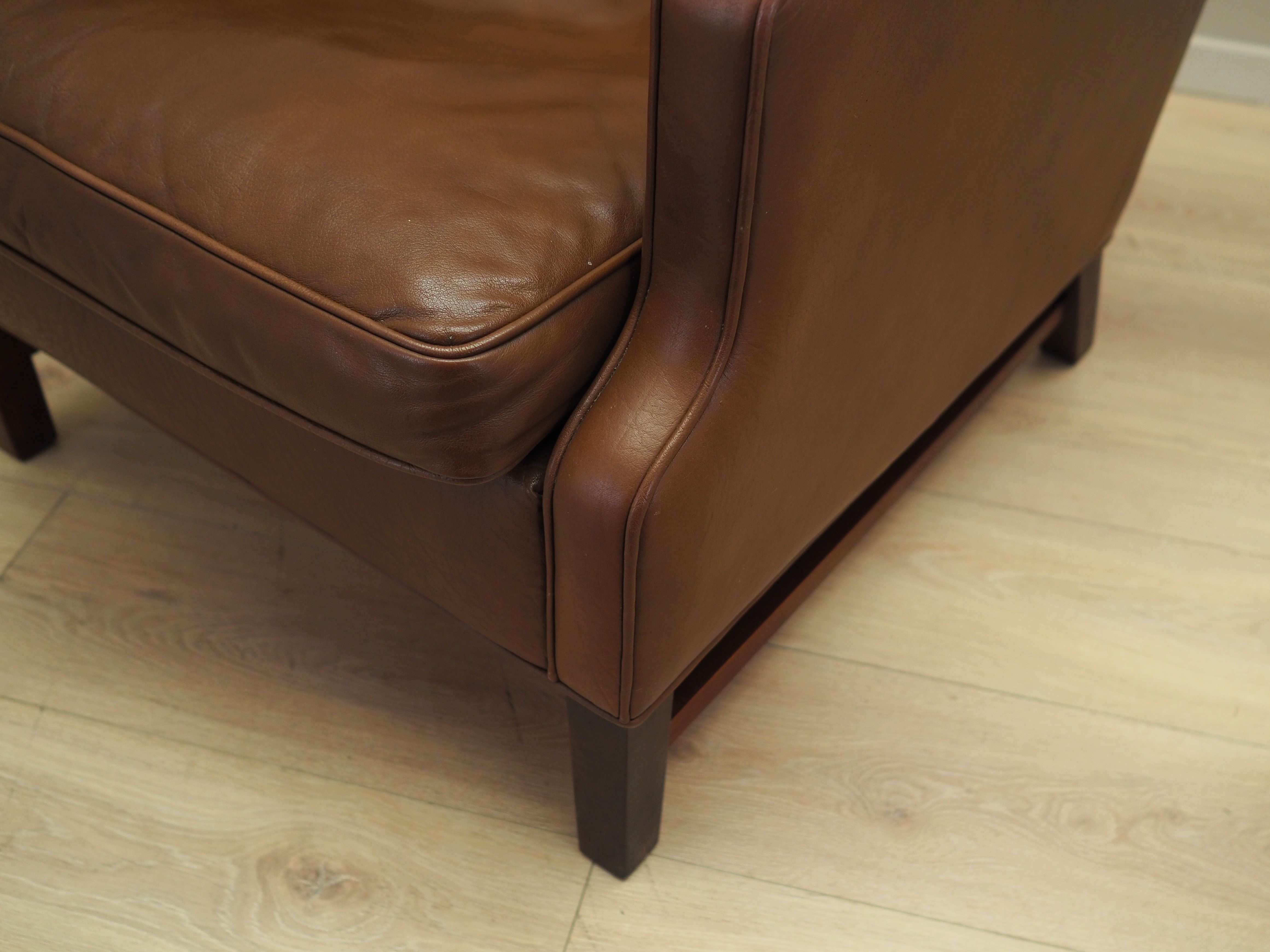 Fauteuil en cuir marron, design danois, années 1960, production: Danemark