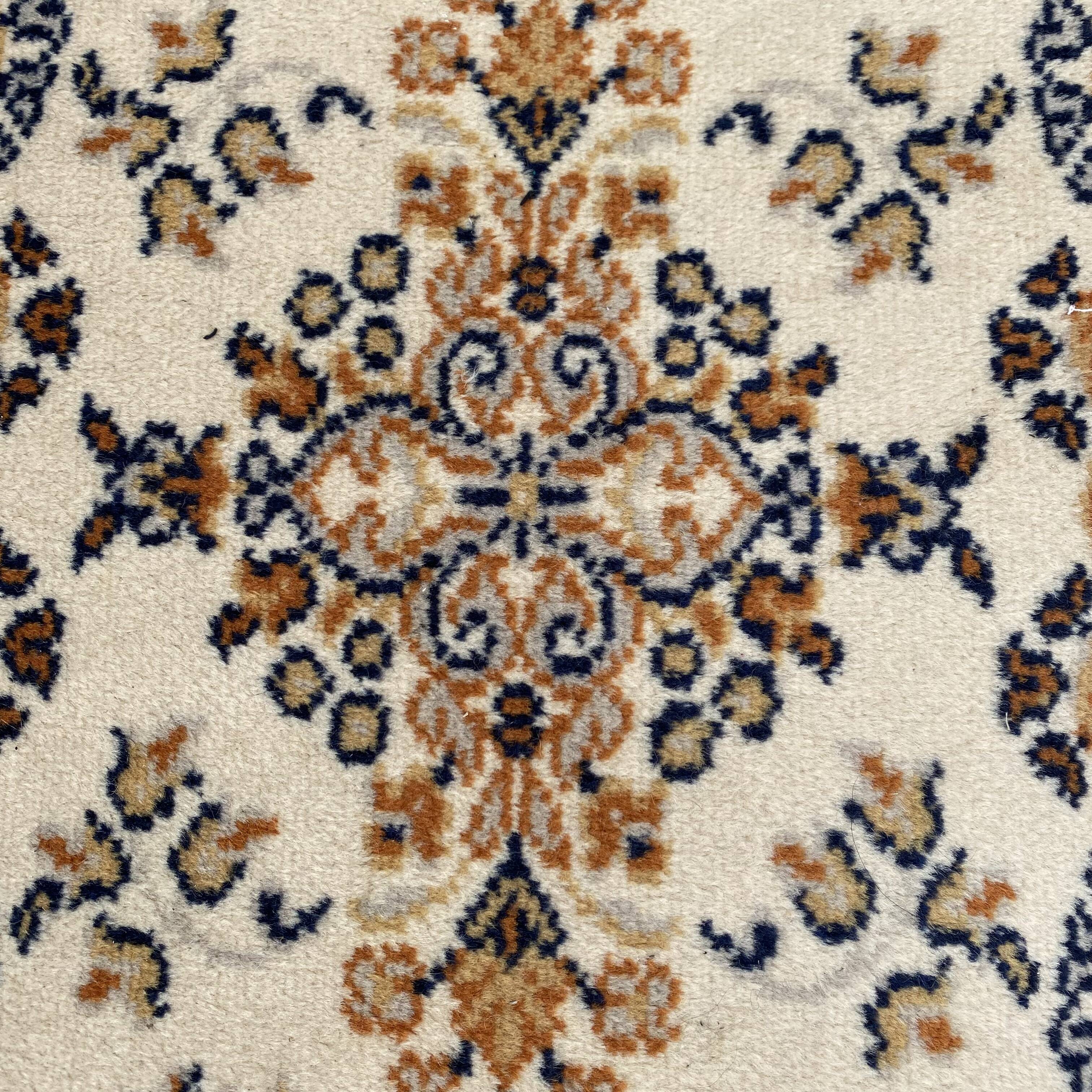 Oriental corridor carpet 324 x 67